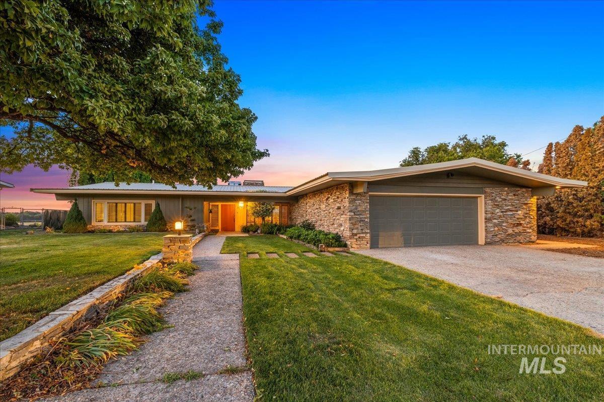 Caldwell, Idaho, 83605, United States, 2 Bedrooms Bedrooms, ,3 BathroomsBathrooms,Residential,For Sale,1979980