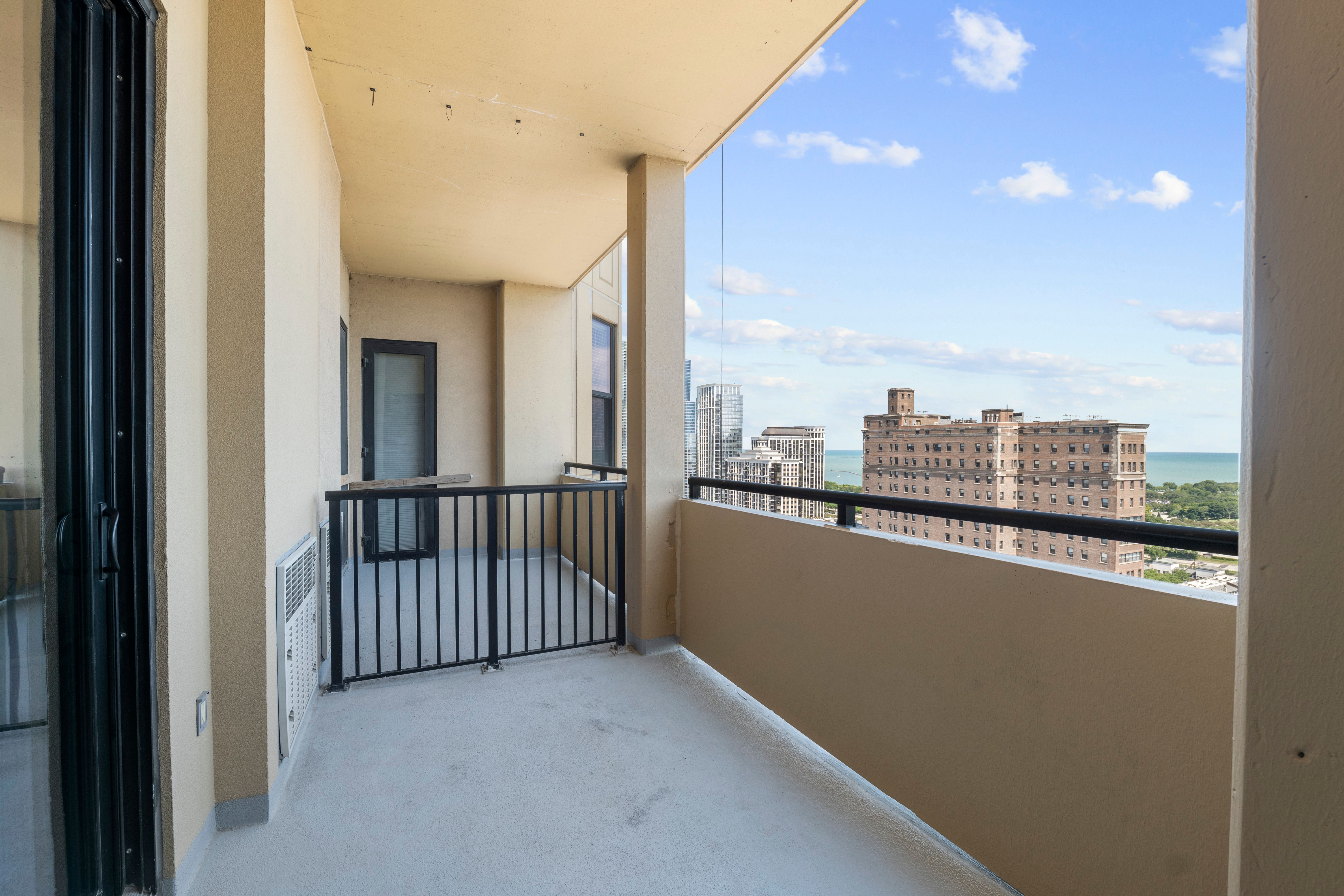  Breathtaking East-facing Views of Lake Michigan and Soldier Field - 物件實景