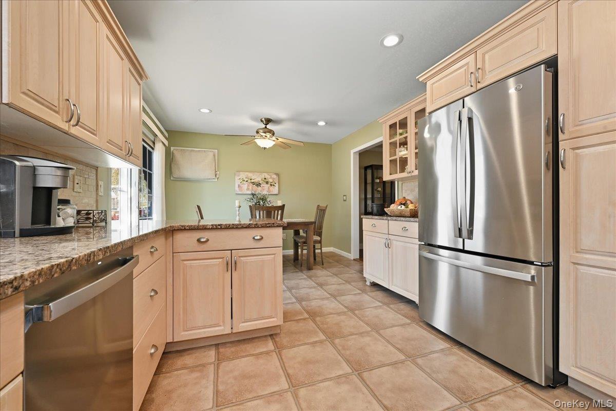 North Bellmore, New York, 11710, United States, 3 Bedrooms Bedrooms, ,2 BathroomsBathrooms,Residential,For Sale,1991697