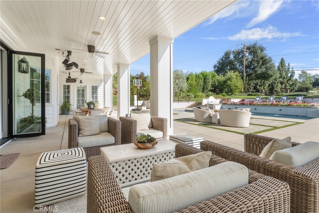 Redlands, California, 92373, United States, 5 Bedrooms Bedrooms, ,6 BathroomsBathrooms,Residential,For Sale,1984155