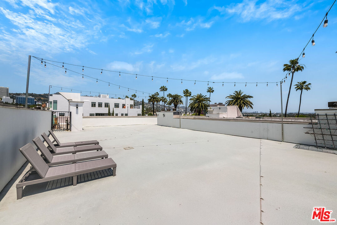 Beverly Hills, California, 90210, United States, 1 Bedroom Bedrooms, ,2 BathroomsBathrooms,Residential,For Sale,1902812