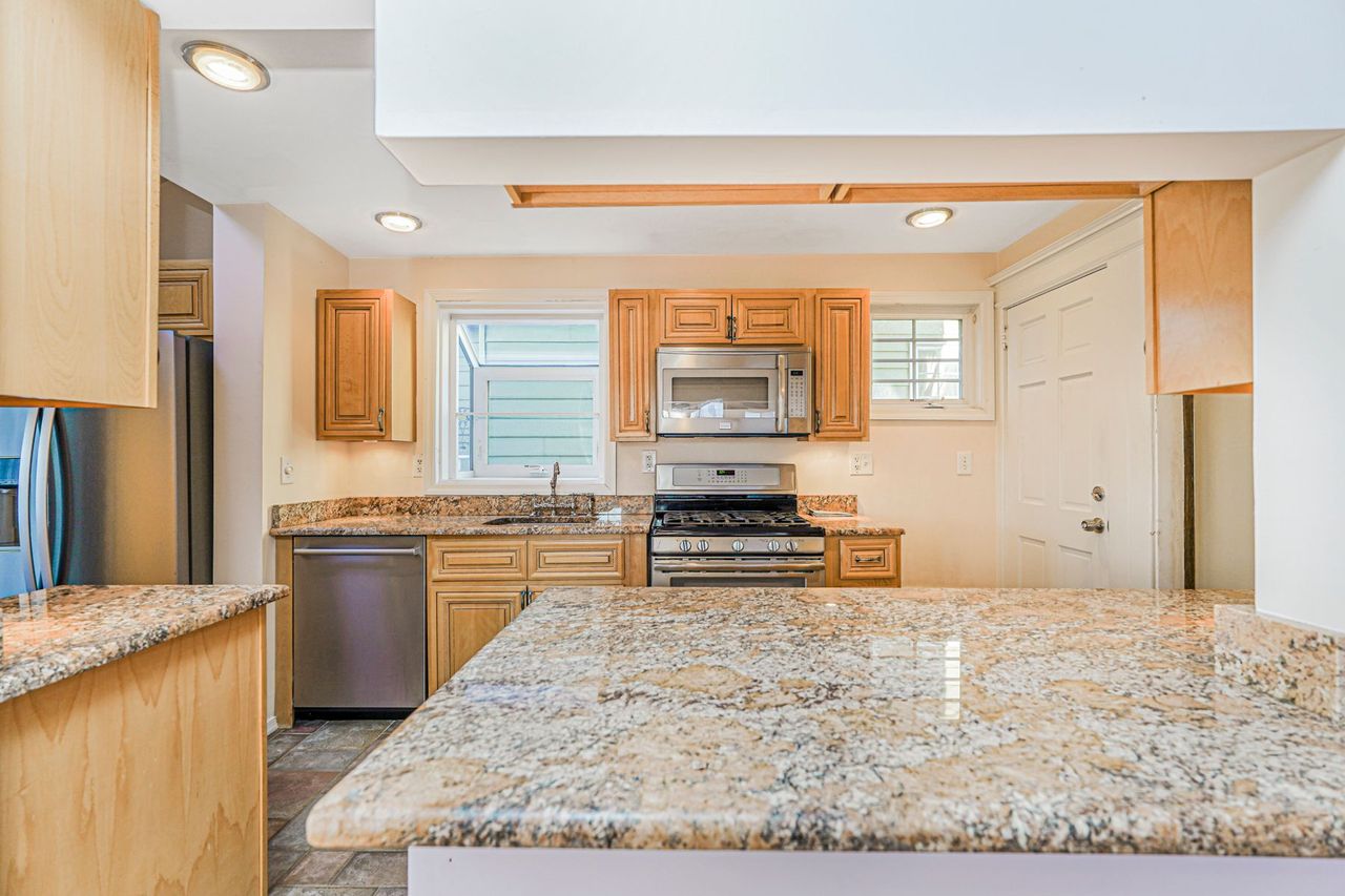 Staten Island, New York, 10314, United States, 3 Bedrooms Bedrooms, ,2 BathroomsBathrooms,Residential,For Sale,1996455