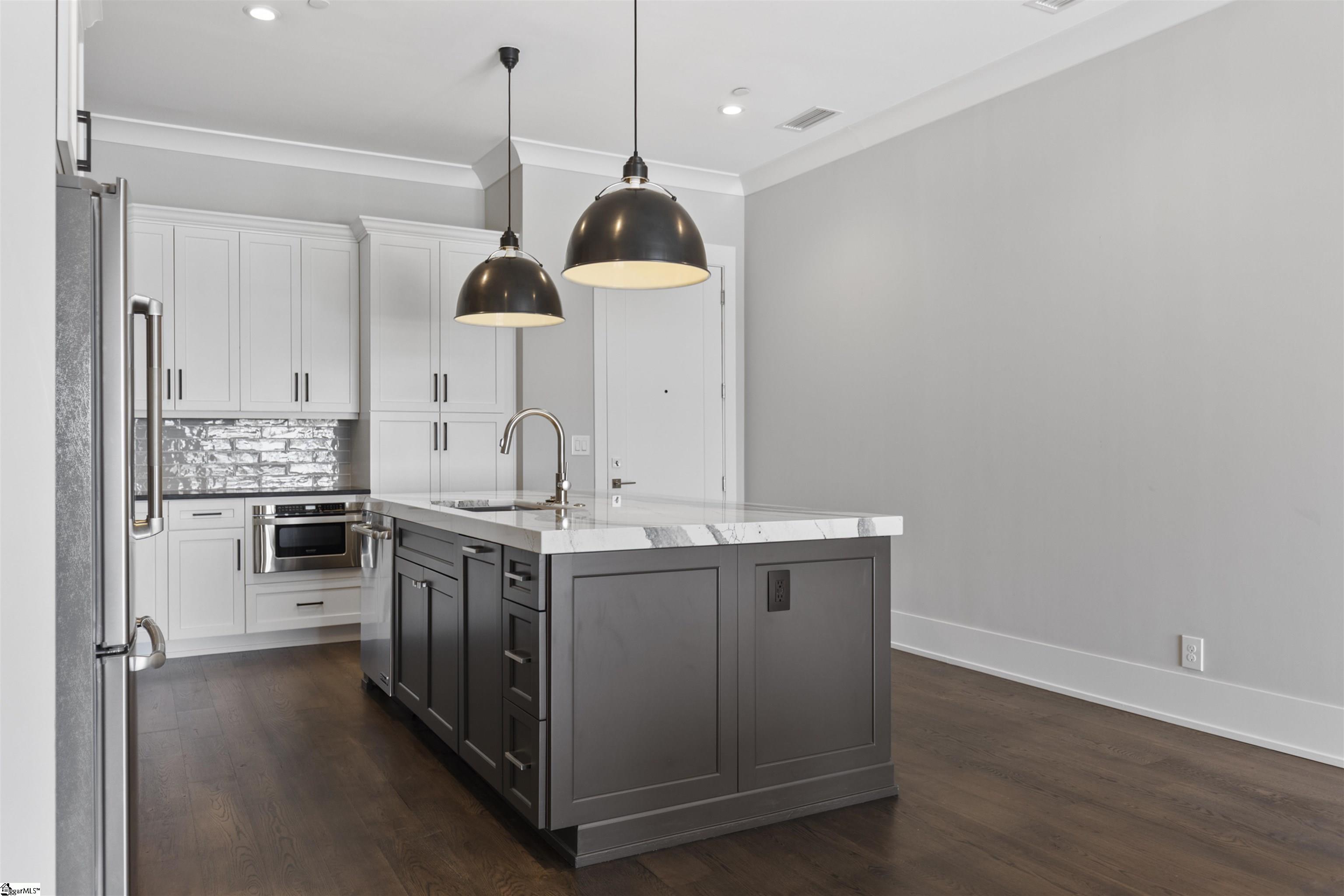 Greenville, South Carolina, 29601, United States, 2 Bedrooms Bedrooms, ,2 BathroomsBathrooms,Residential,For Sale,1777131