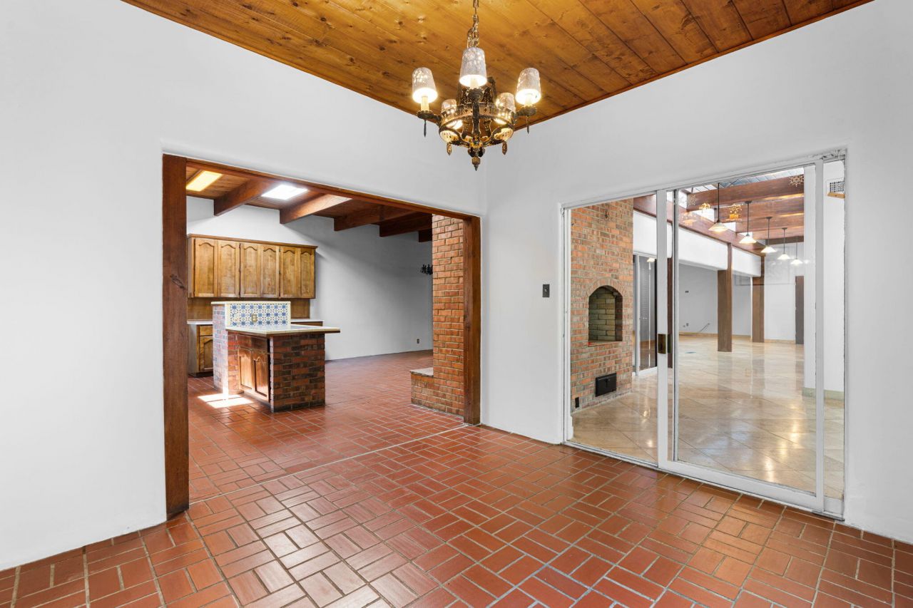Albuquerque, New Mexico, 87106, United States, 4 Bedrooms Bedrooms, ,5 BathroomsBathrooms,Residential,For Sale,1896146