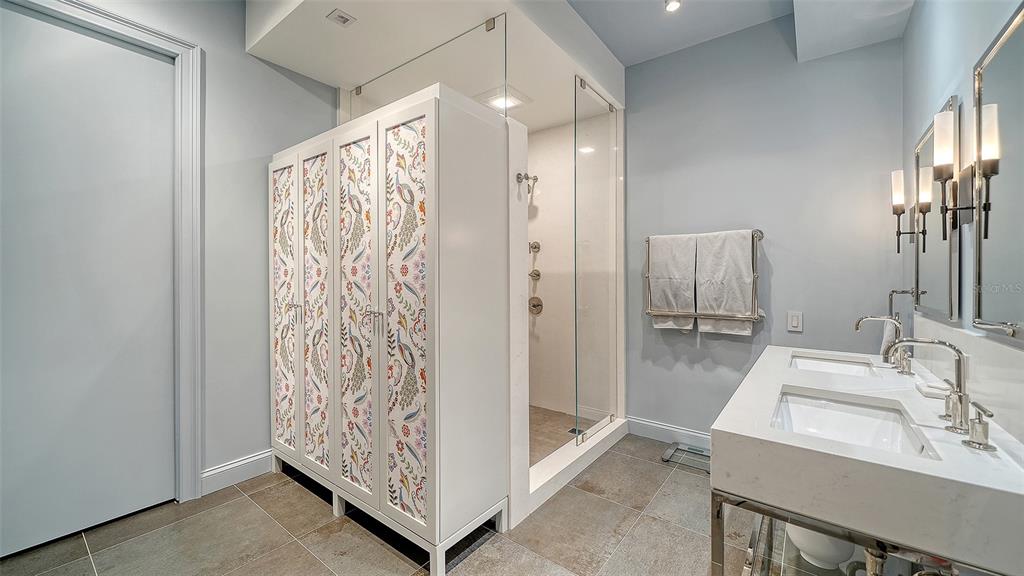 Longboat Key, Florida, 34228, United States, 3 Bedrooms Bedrooms, ,3 BathroomsBathrooms,Residential,For Sale,1989594