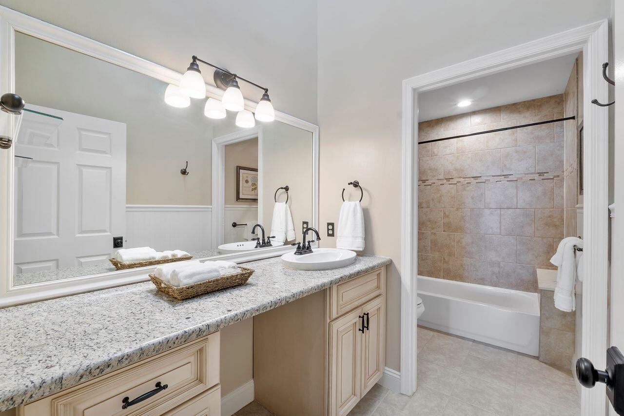 Wellington, Florida, 33414, United States, 2 Bedrooms Bedrooms, ,2 BathroomsBathrooms,Residential,For Sale,1892262
