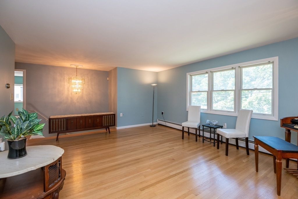 Salem, Massachusetts, 01970, United States, 2 Bedrooms Bedrooms, ,2 BathroomsBathrooms,Residential,For Sale,1944835