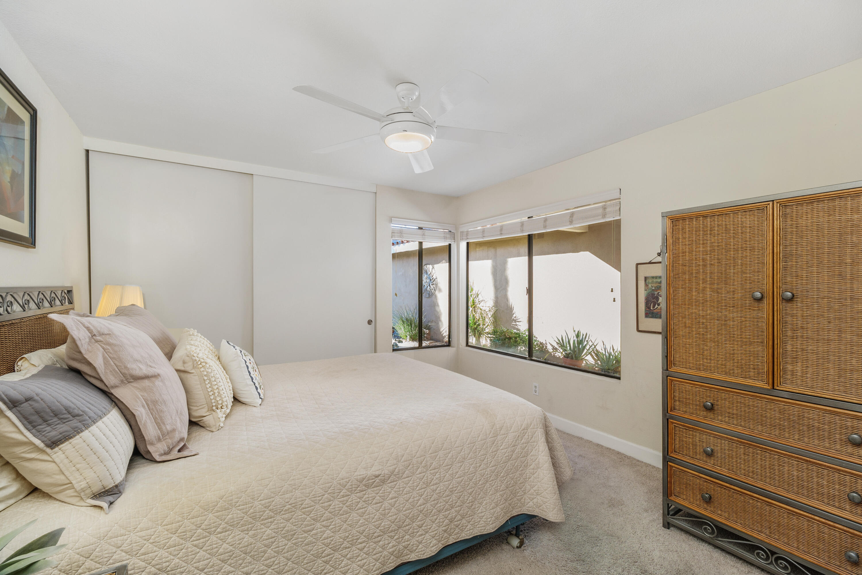 Palm Desert, California, 92260, United States, 2 Bedrooms Bedrooms, ,2 BathroomsBathrooms,Residential,For Sale,1951083