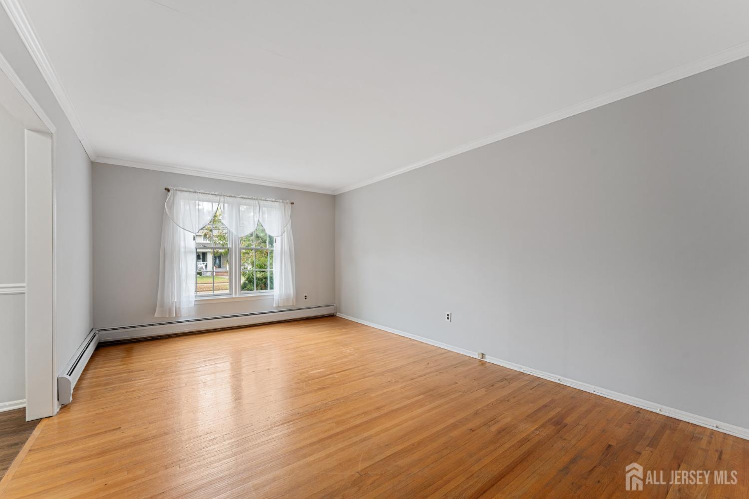 Middlesex, New Jersey, 08846, United States, 4 Bedrooms Bedrooms, ,3 BathroomsBathrooms,Residential,For Sale,1968933