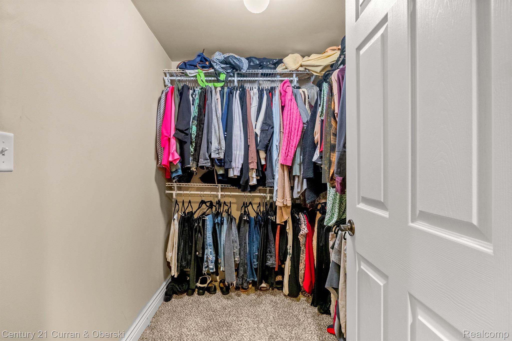 West Bloomfield Charter Township, Michigan, 48322, United States, 4 Bedrooms Bedrooms, ,3 BathroomsBathrooms,Residential,For Sale,1977559