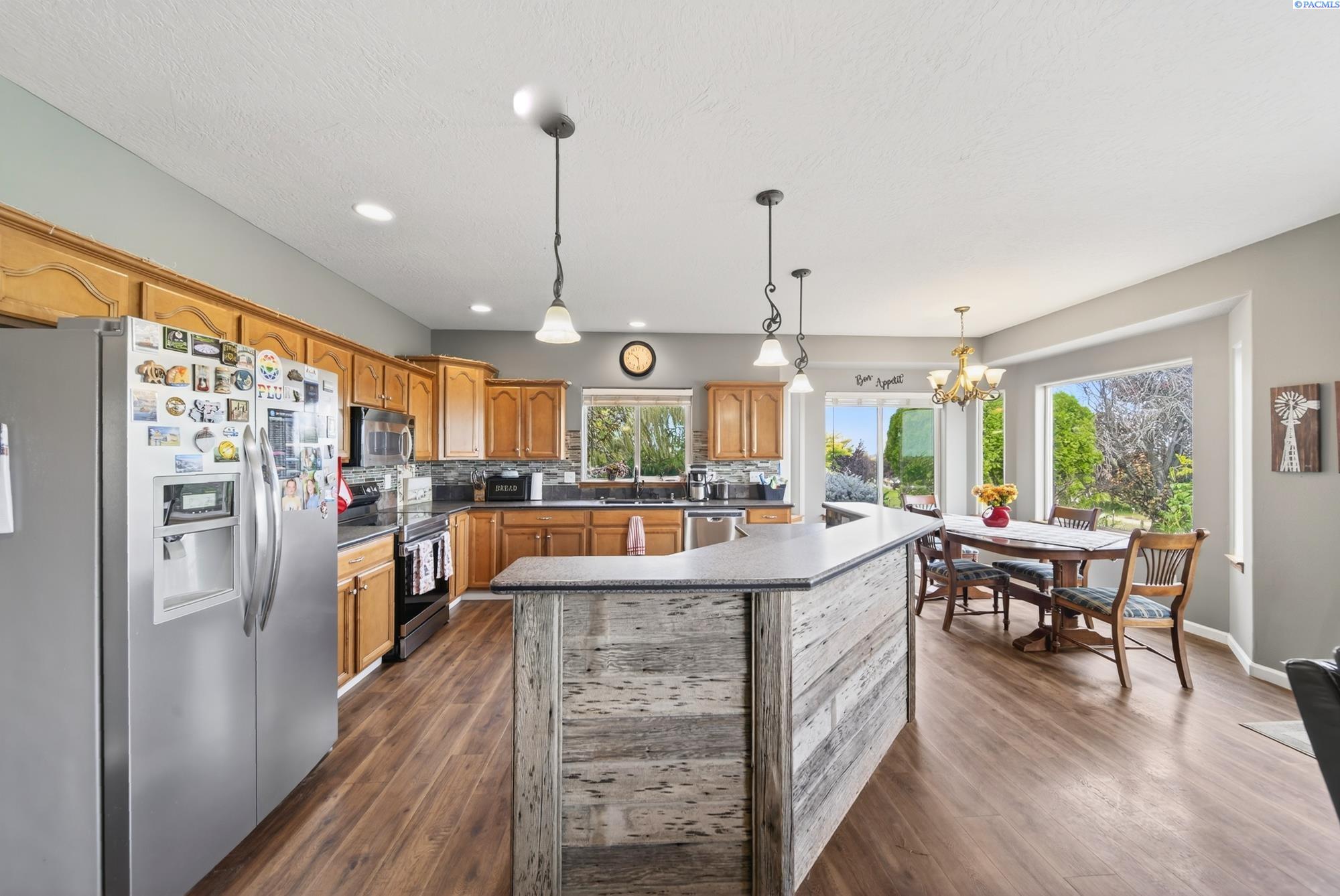 Prosser, Washington, 99350, United States, 3 Bedrooms Bedrooms, ,2 BathroomsBathrooms,Residential,For Sale,1964108