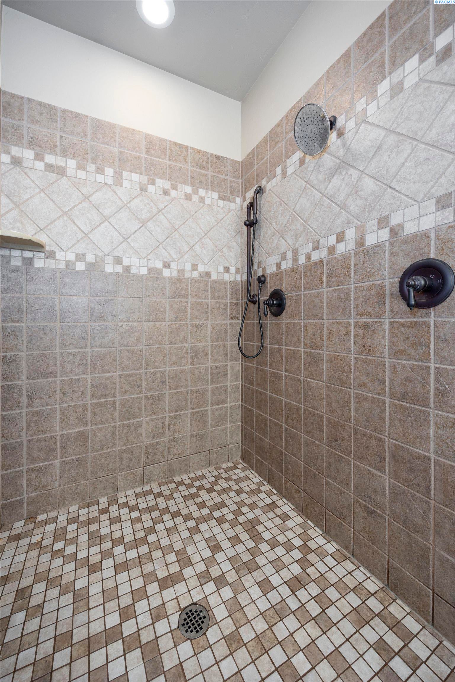 Richland, Washington, 99352, United States, 3 Bedrooms Bedrooms, ,3 BathroomsBathrooms,Residential,For Sale,1921029