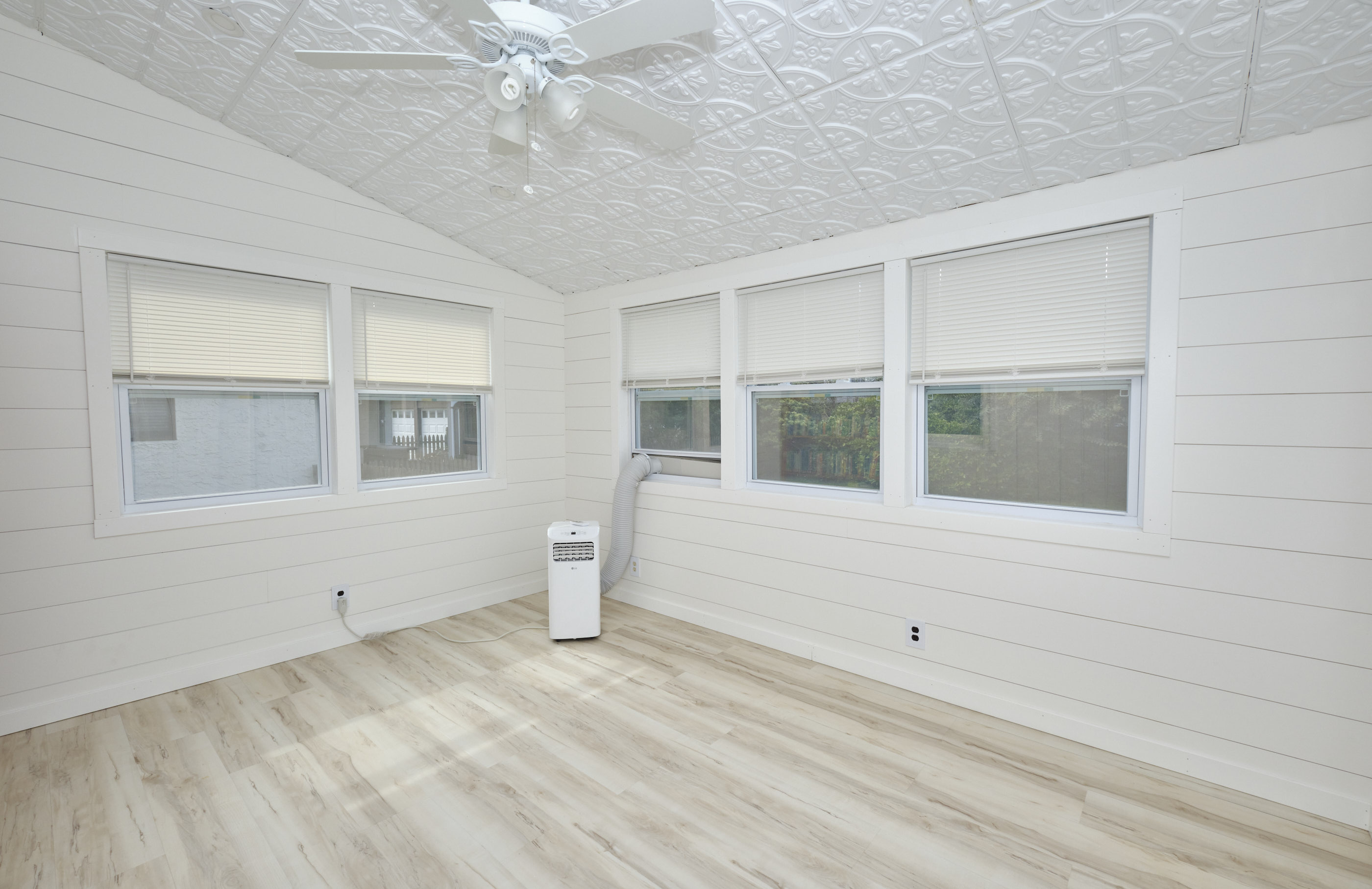 Floral Park, New York, 11001, United States, 3 Bedrooms Bedrooms, ,2 BathroomsBathrooms,Residential,For Sale,1974031