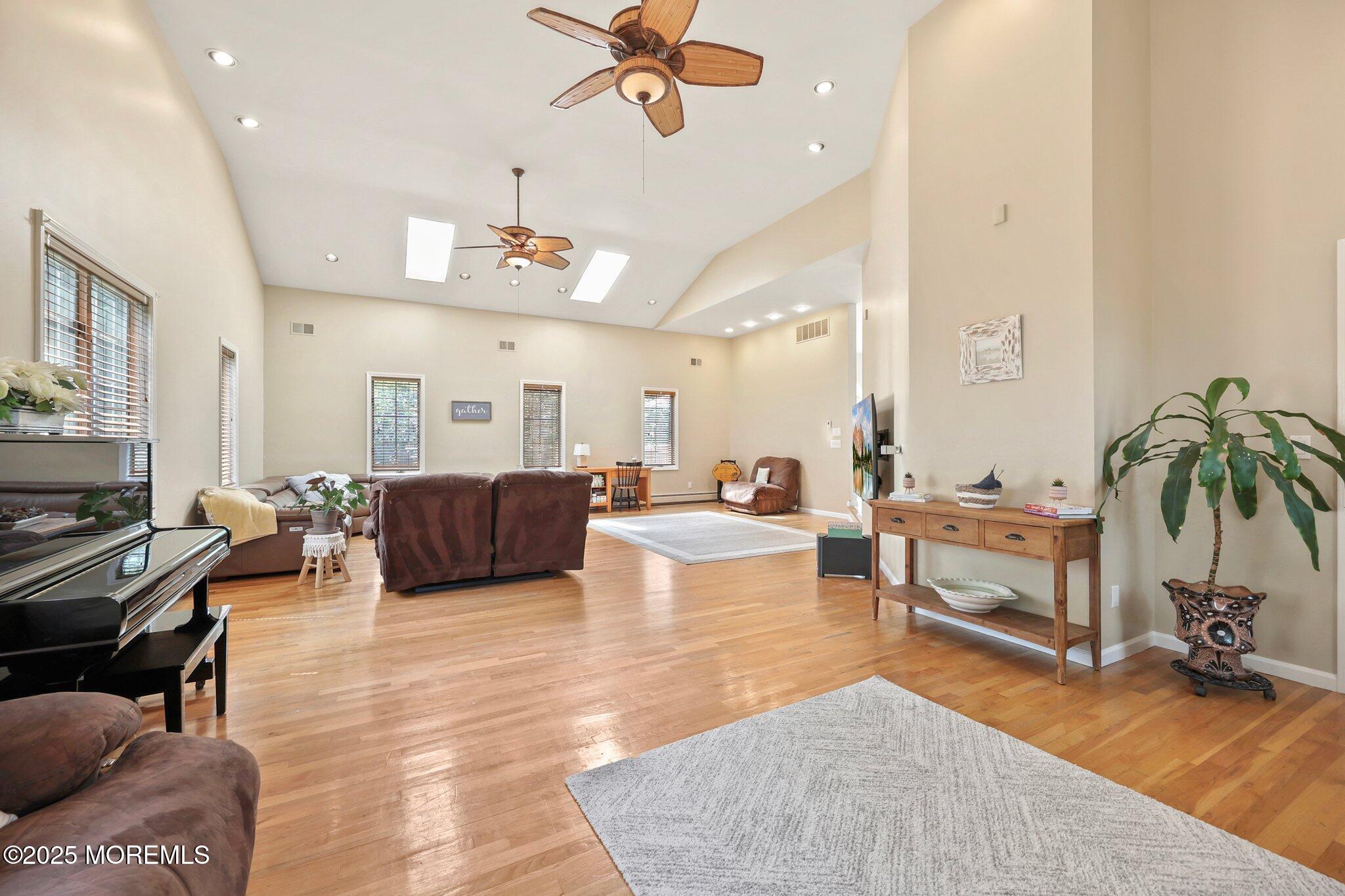 Manalapan, New Jersey, 07726, United States, 5 Bedrooms Bedrooms, ,7 BathroomsBathrooms,Residential,For Sale,1979083