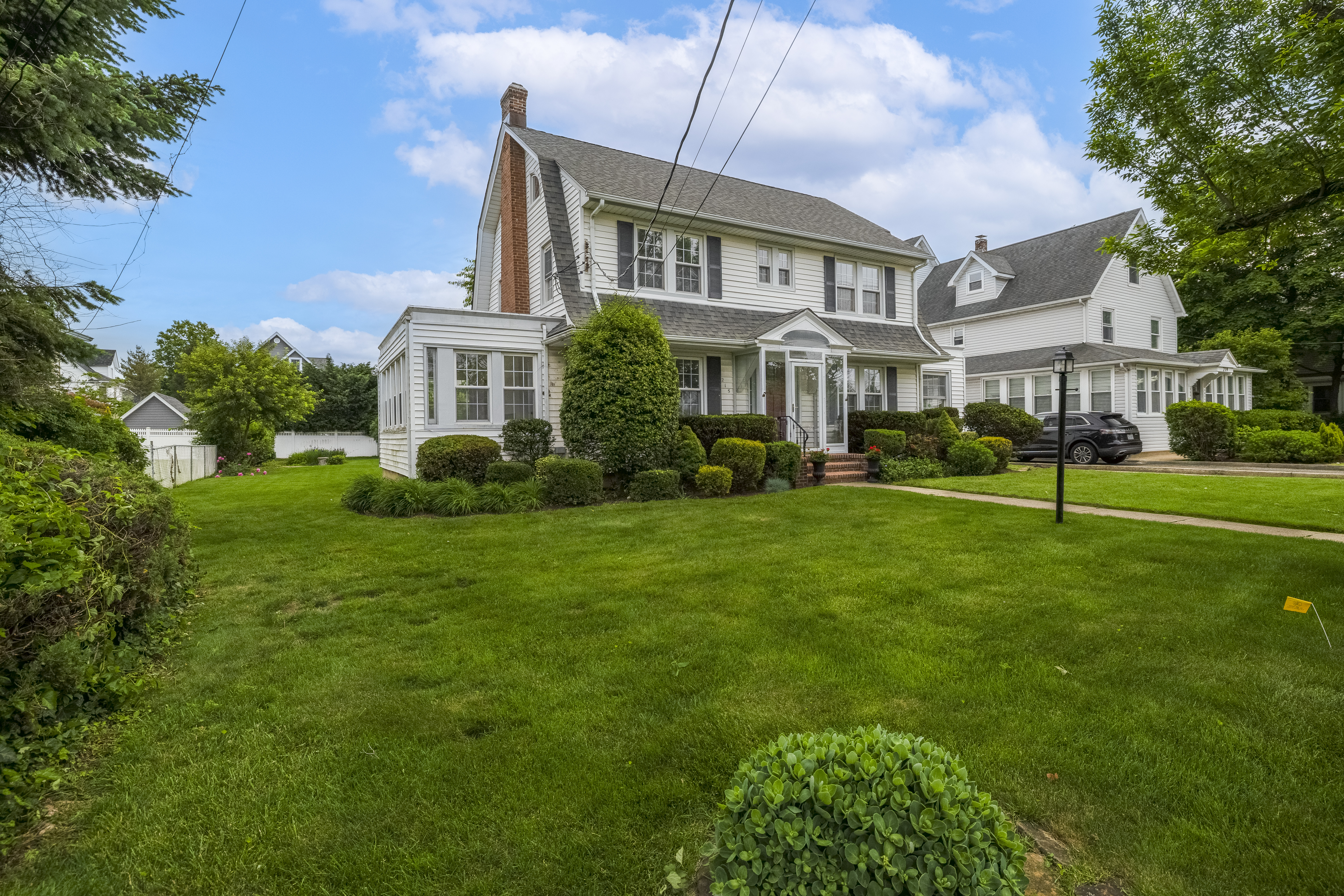  215 Lakeview Avenue, Rockville Centre, NY, 11570 - 物件實景