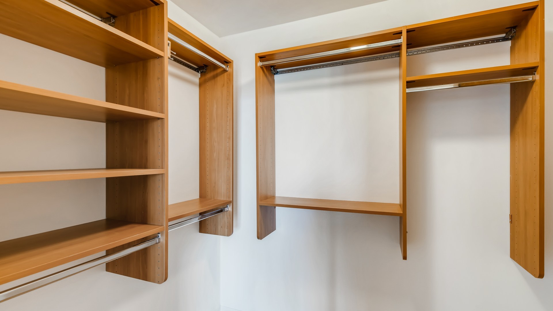 Chicago, Illinois, 60654, United States, 3 Bedrooms Bedrooms, ,4 BathroomsBathrooms,Residential,For Sale,1991279