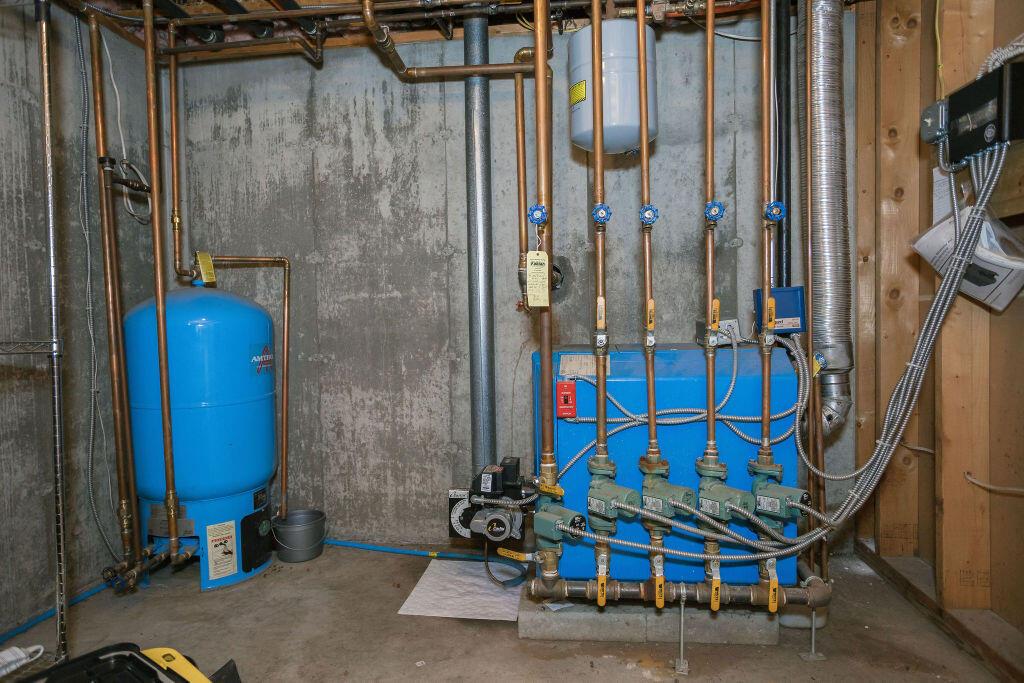 Jay, Maine, 04239, United States, 4 Bedrooms Bedrooms, ,3 BathroomsBathrooms,Residential,For Sale,1954491