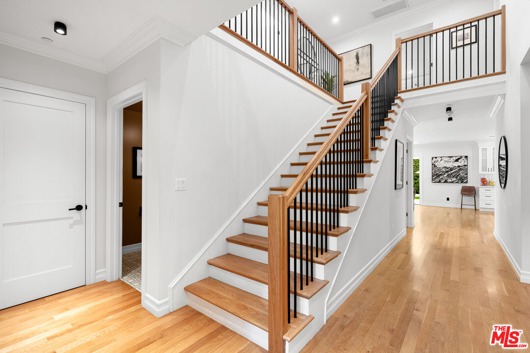 Los Angeles, California, 90046, United States, 5 Bedrooms Bedrooms, ,5 BathroomsBathrooms,Residential,For Sale,1932208