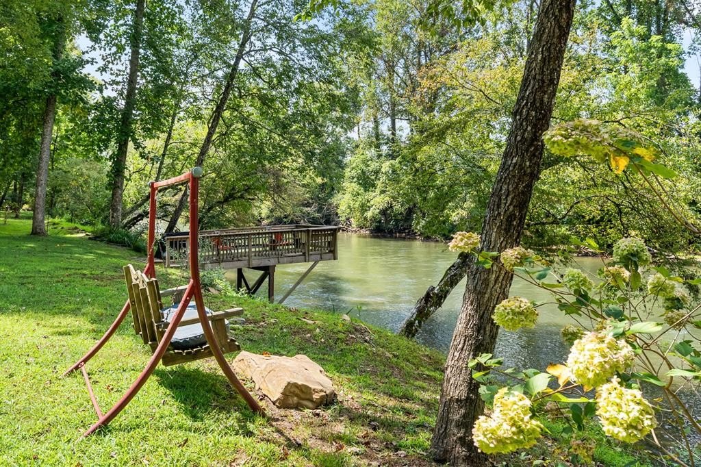 Murphy, North Carolina, 28906, United States, 2 Bedrooms Bedrooms, ,2 BathroomsBathrooms,Residential,For Sale,1976149