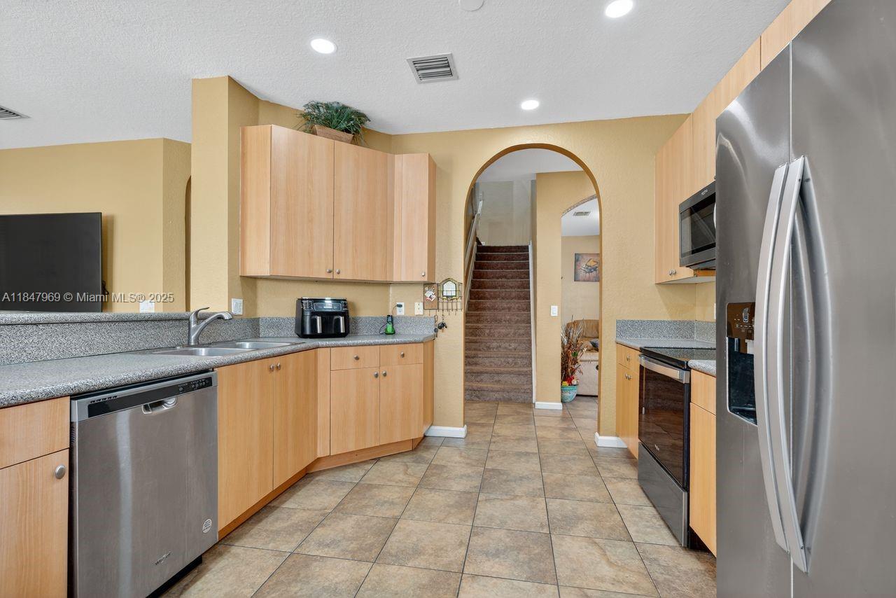 Homestead, Florida, 33033, United States, 7 Bedrooms Bedrooms, ,3 BathroomsBathrooms,Residential,For Sale,1903870