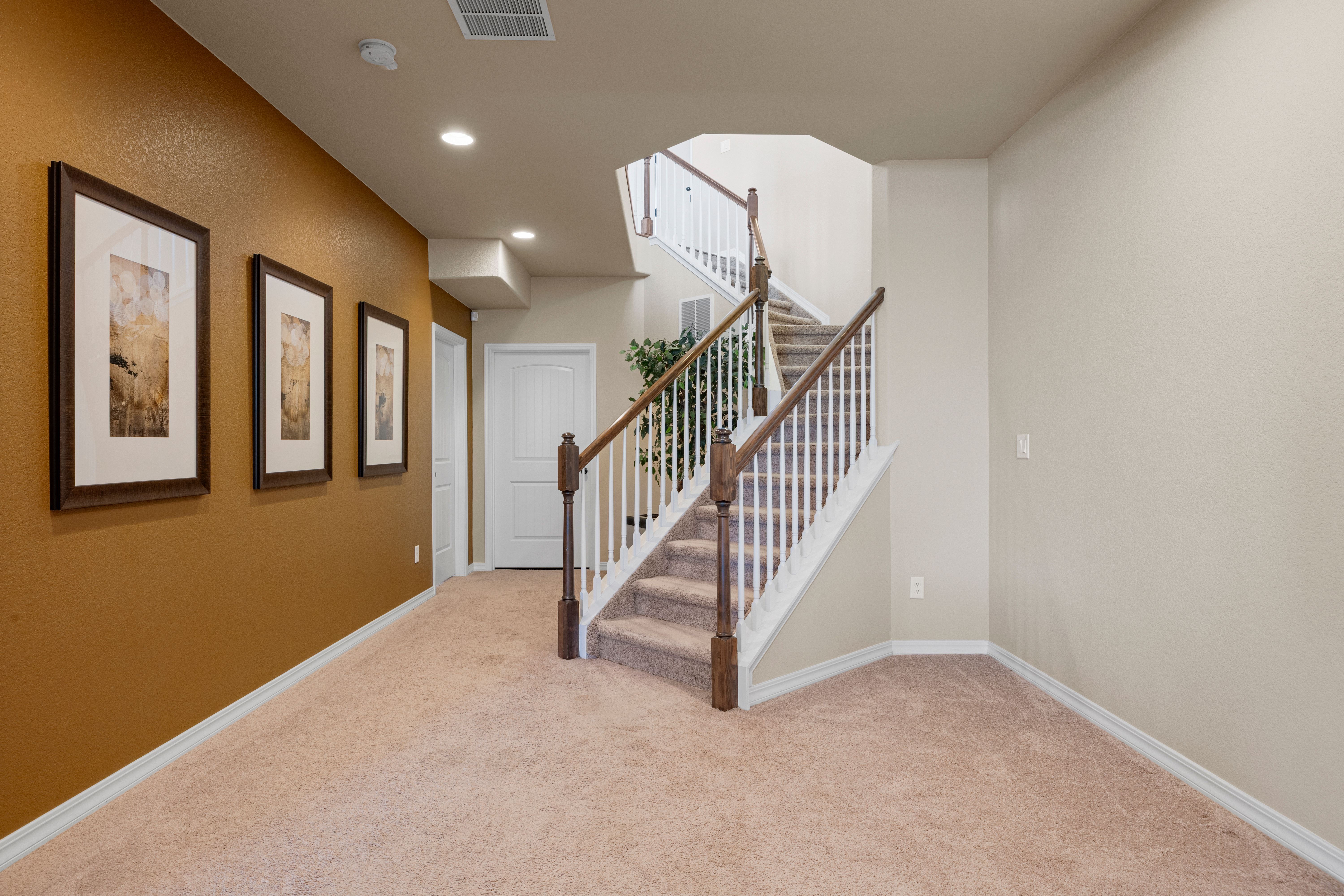  Open, Spacious, Upgraded, Walkout Rancher is Meticulous and with Views - 物件實景