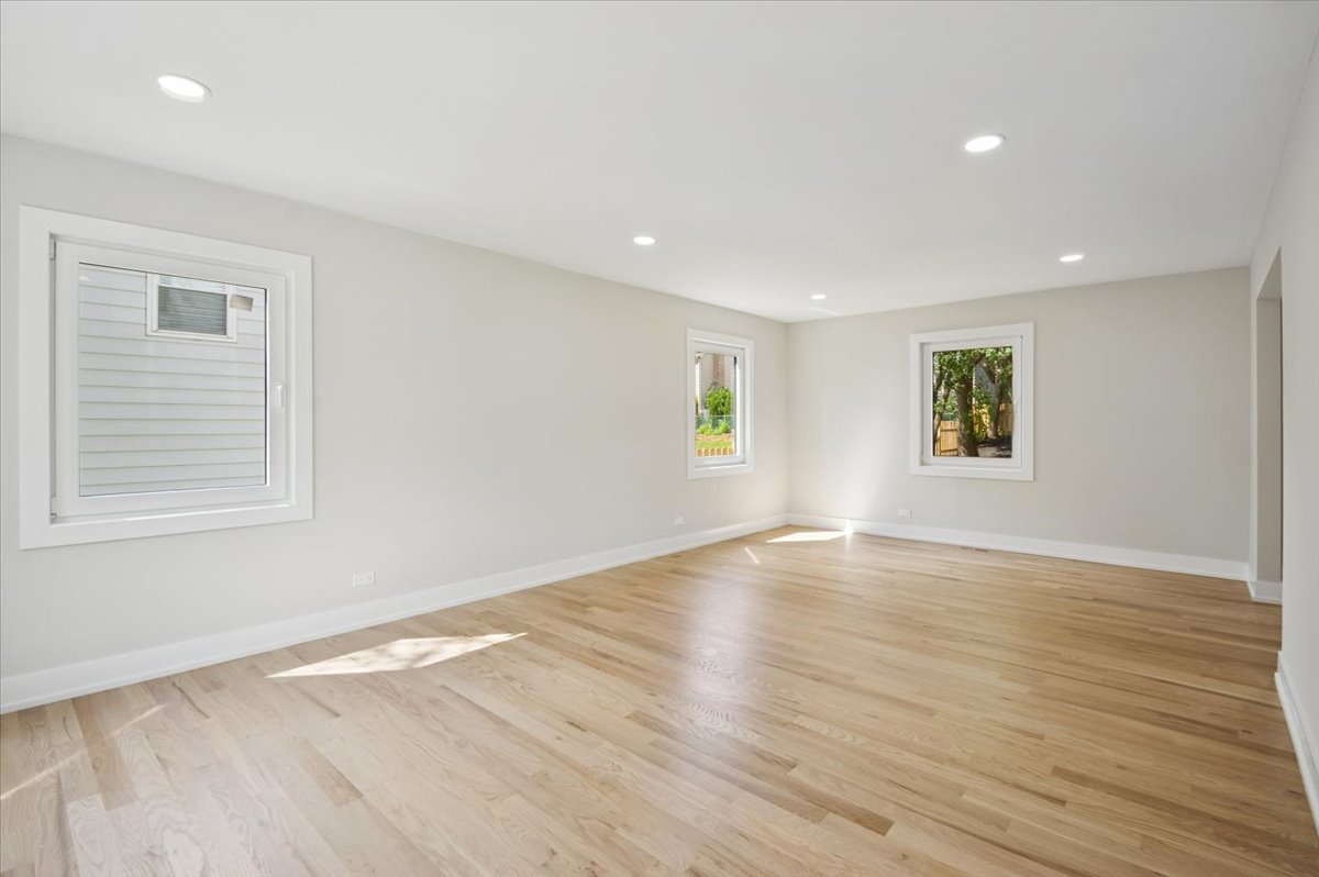 Naperville, Illinois, 60565, United States, 4 Bedrooms Bedrooms, ,3 BathroomsBathrooms,Residential,For Sale,1932605