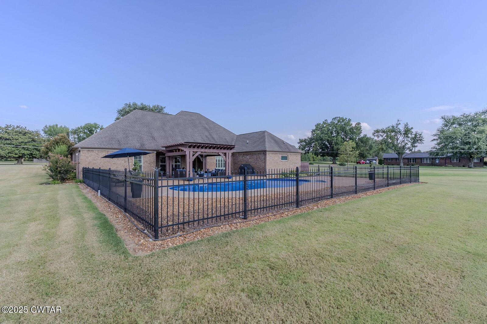 Brownsville, Tennessee, 38012, United States, 4 Bedrooms Bedrooms, ,3 BathroomsBathrooms,Residential,For Sale,1936332