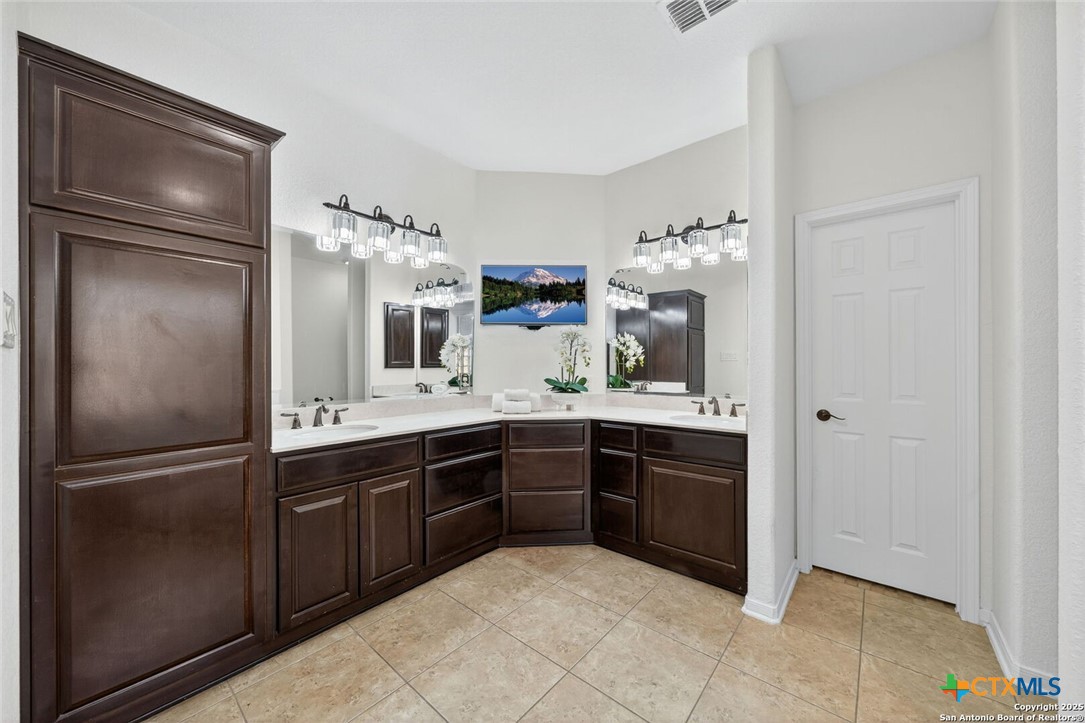 San Antonio, Texas, 78255, United States, 4 Bedrooms Bedrooms, ,3 BathroomsBathrooms,Residential,For Sale,1989721