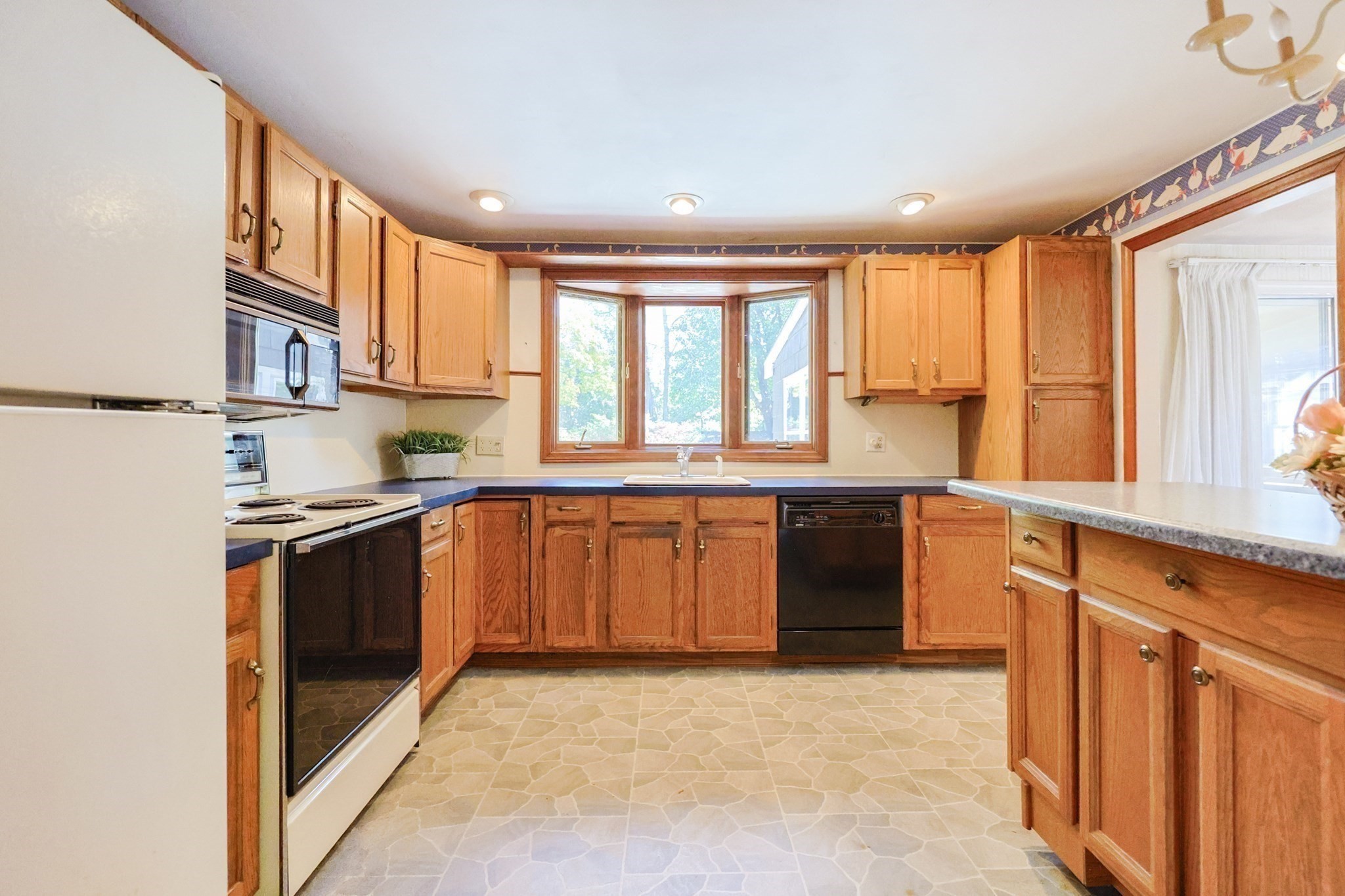 Reading, Massachusetts, 01867, United States, 3 Bedrooms Bedrooms, ,1 BathroomBathrooms,Residential,For Sale,1979486