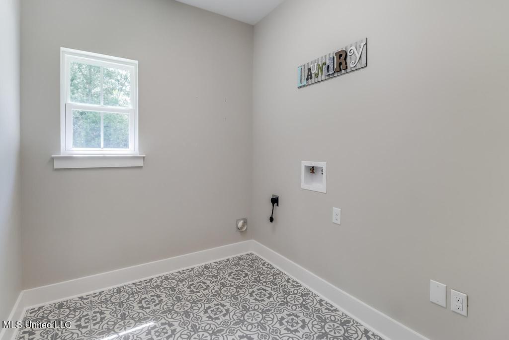 Gulfport, Mississippi, 39503, United States, 3 Bedrooms Bedrooms, ,2 BathroomsBathrooms,Residential,For Sale,1874572