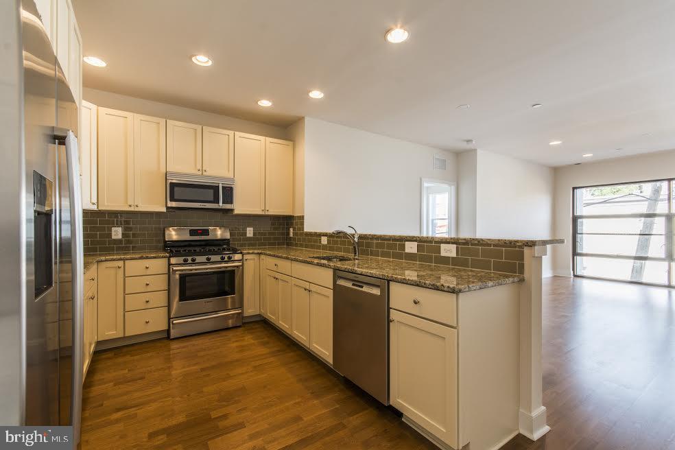 Philadelphia, Pennsylvania, 19146, United States, 2 Bedrooms Bedrooms, ,2 BathroomsBathrooms,Residential,For Sale,1838225