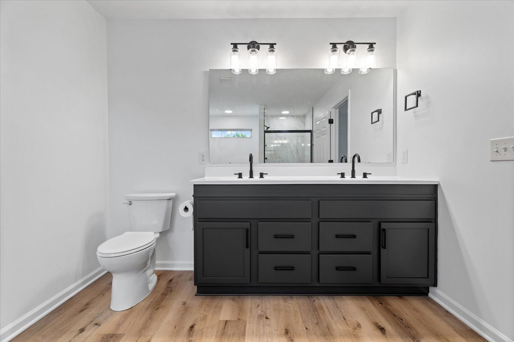  Completely Remodeled Four Bedroom Home on Oversized Lot - 物件實景