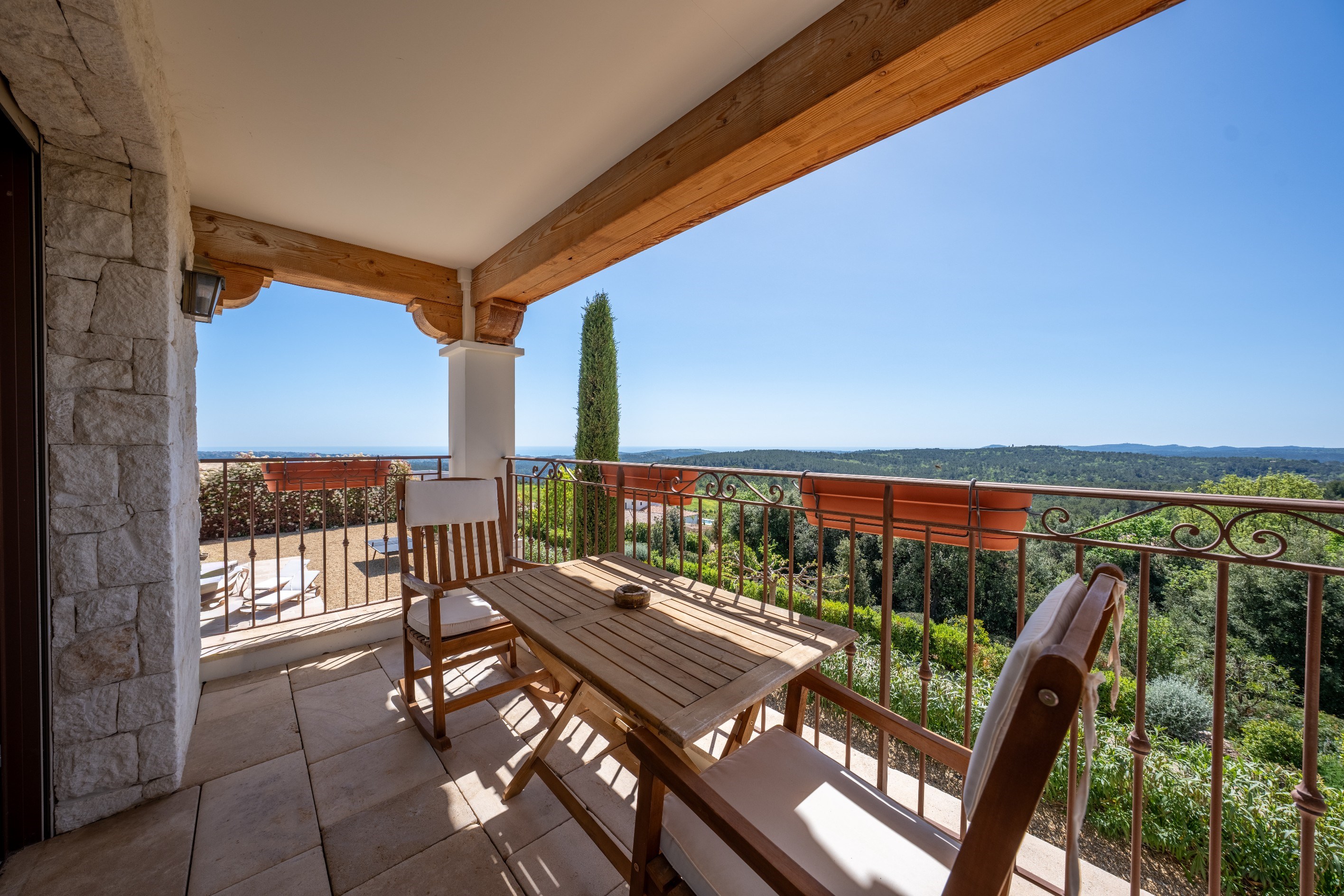  Roquefort-les-Pins villa with pool, 4 bedrooms and open views near Nice airport… - 物件實景