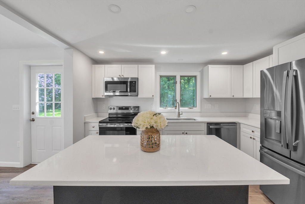 North Attleboro, Massachusetts, 02760, United States, 3 Bedrooms Bedrooms, ,Residential,For Sale,1872136