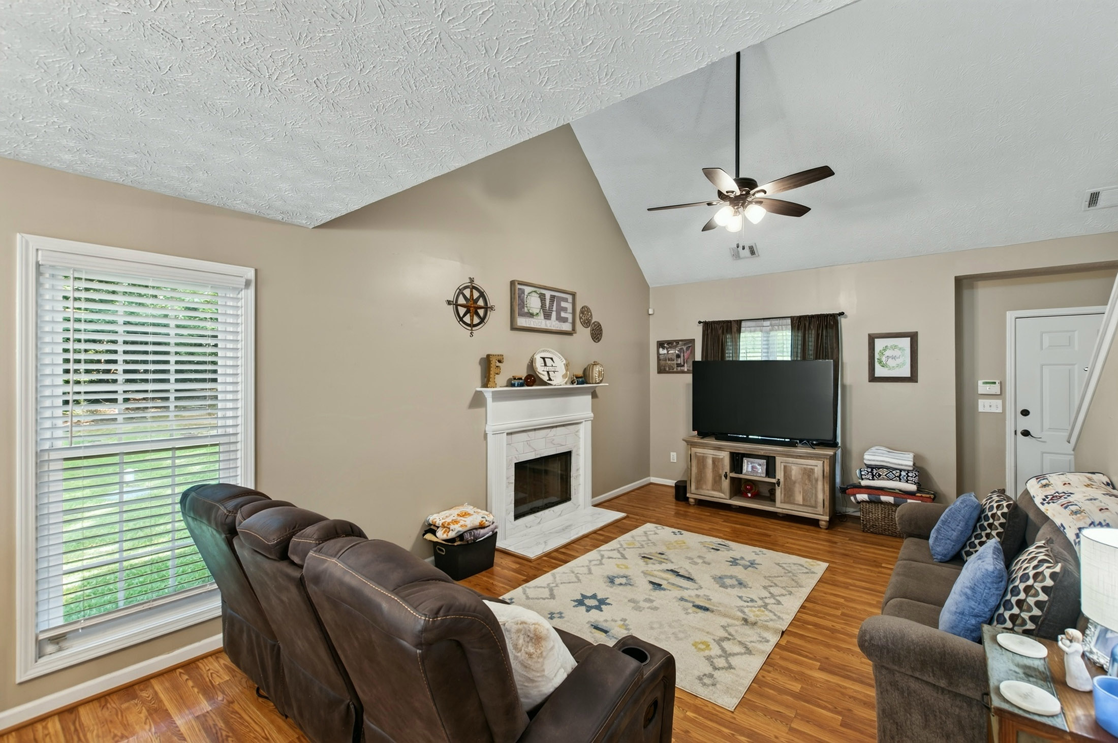  Charming Home on an Expansive 2.8+/- Acre Corner Lot - 物件實景