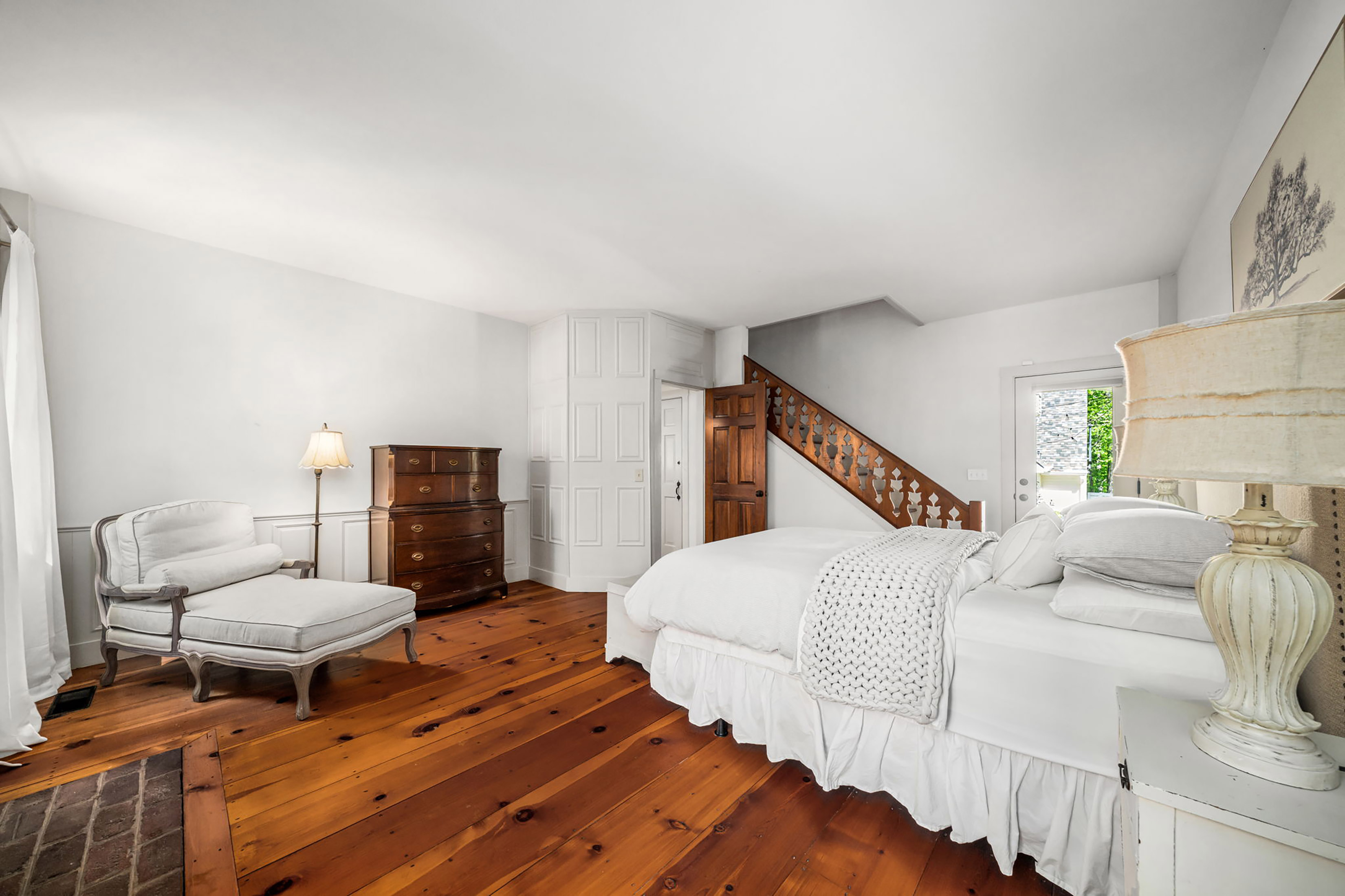  Live Timeless in Coveted Farmhouse on 4+ Private Gated Acres In Roswell - 物件實景
