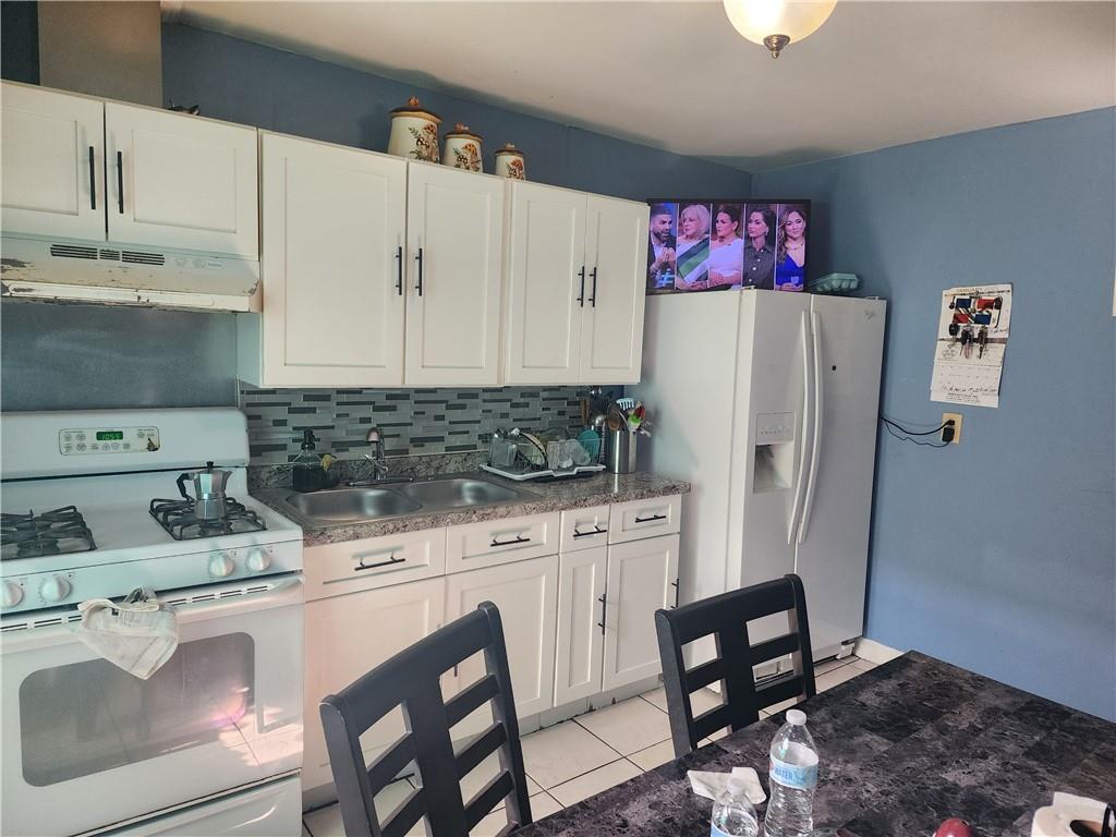 Providence, Rhode Island, 02907, United States, 9 Bedrooms Bedrooms, ,5 BathroomsBathrooms,Residential,For Sale,1930553