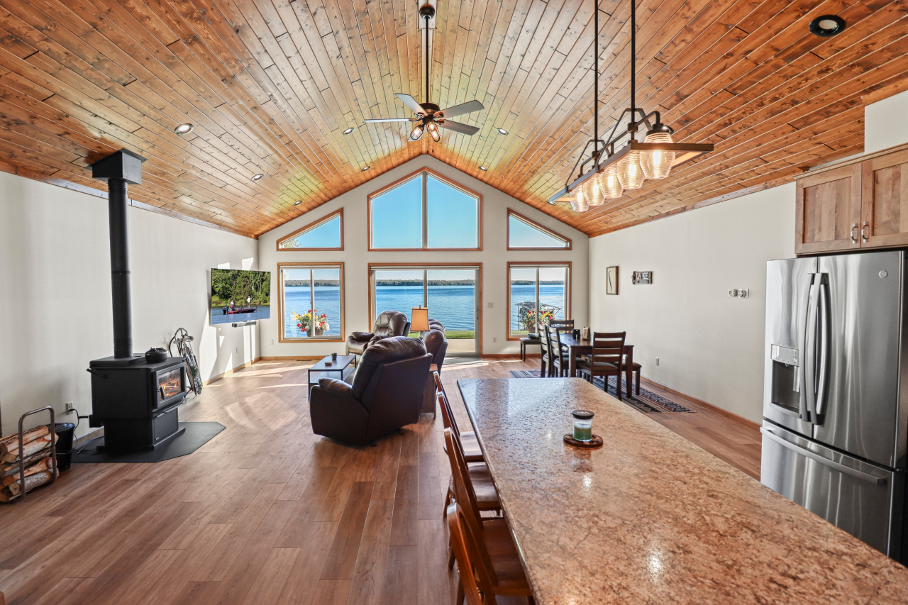 Marenisco, Wisconsin, 49947, United States, 4 Bedrooms Bedrooms, ,4 BathroomsBathrooms,Residential,For Sale,1984446