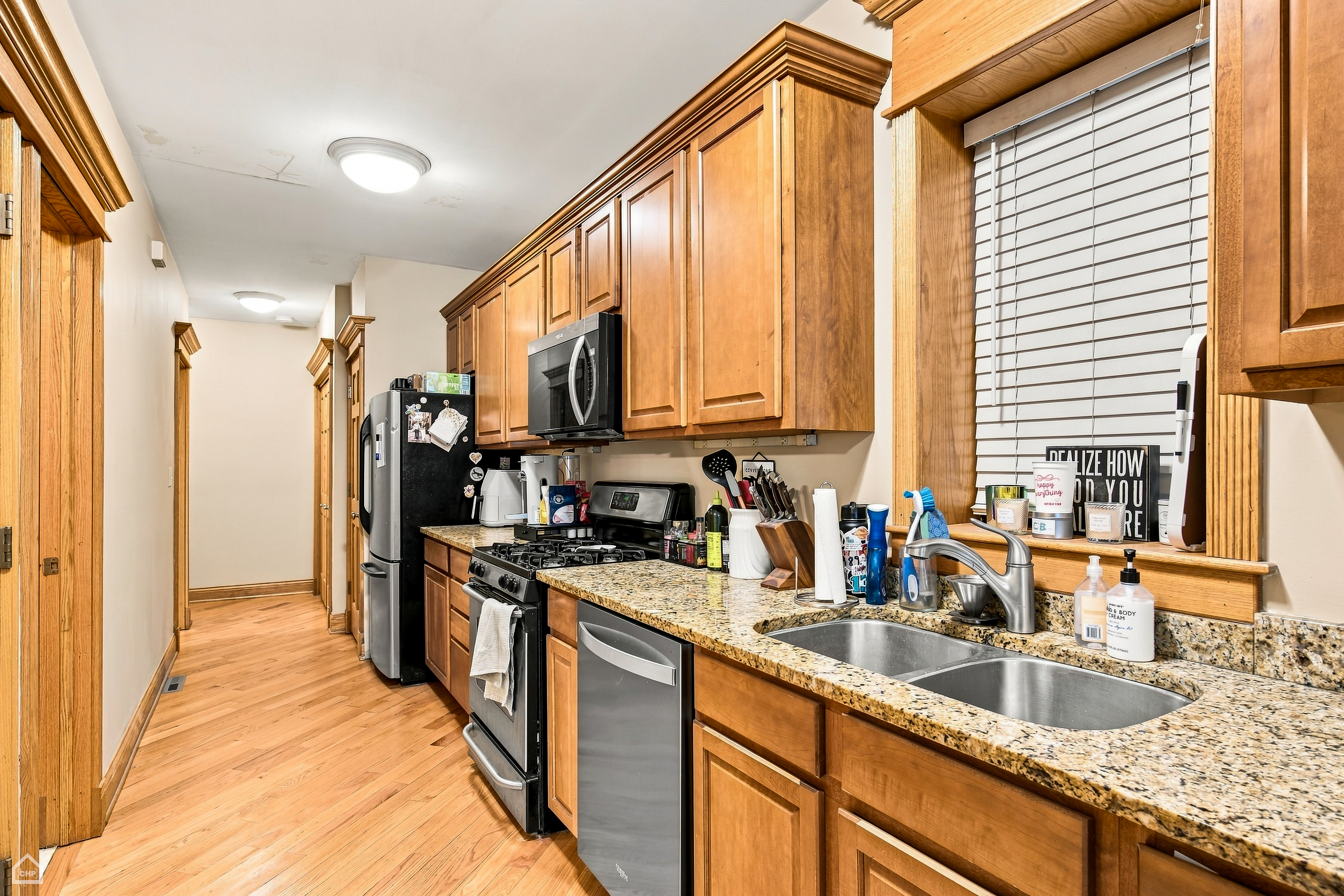  Excellent Opportunity to Own a Classic Chicago Brick Three-Flat - 物件實景