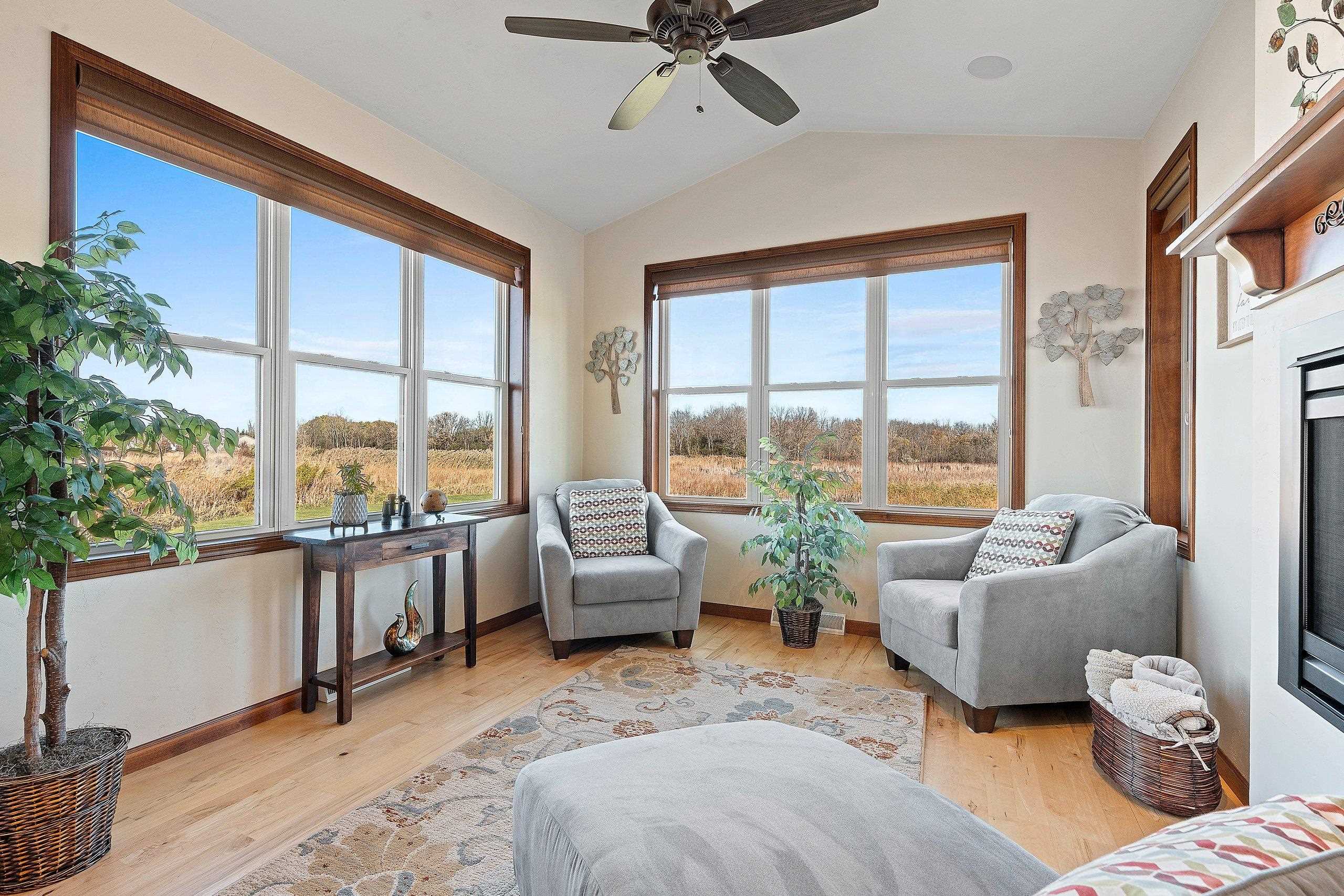 NEENAH, Wisconsin, 54956, United States, 3 Bedrooms Bedrooms, ,3 BathroomsBathrooms,Residential,For Sale,1986561