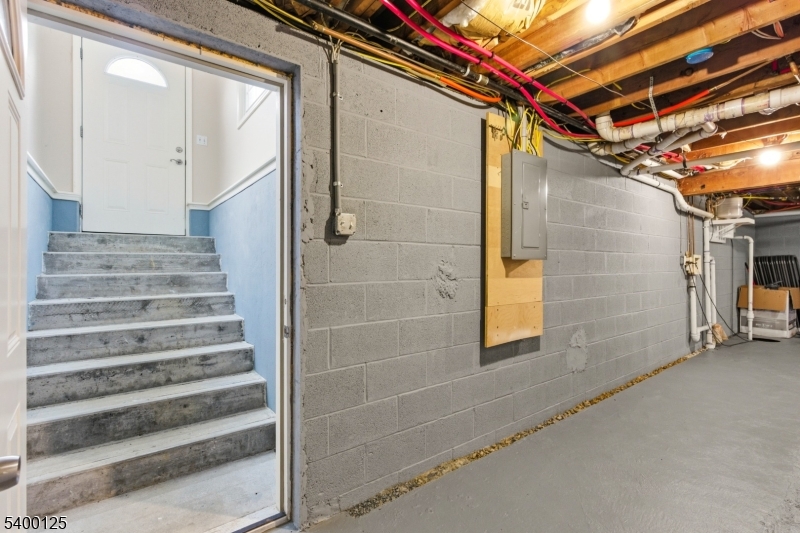 Mount Olive Twp., New Jersey, 07828, United States, 5 Bedrooms Bedrooms, ,3 BathroomsBathrooms,Residential,For Sale,2001791