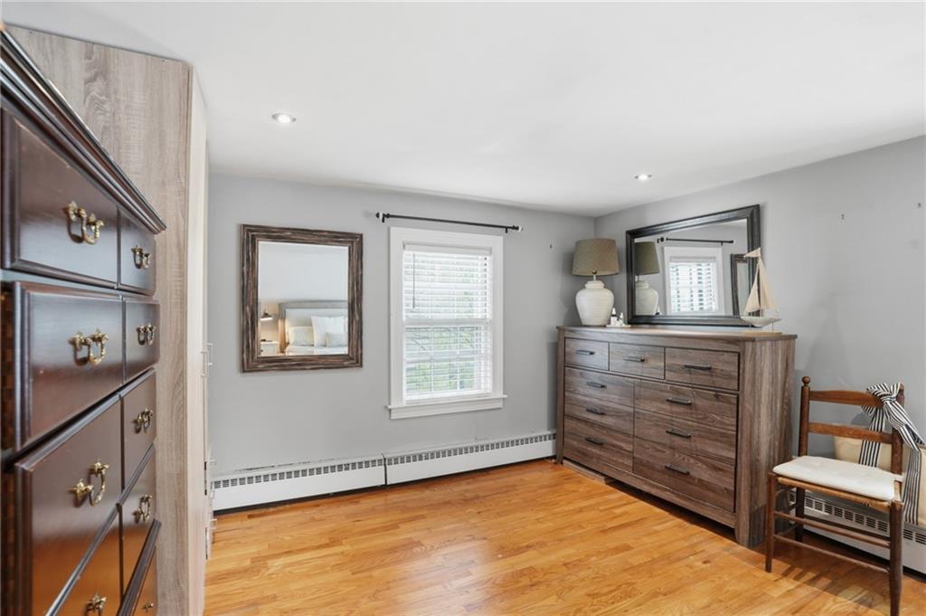 Warren, Rhode Island, 02885, United States, 2 Bedrooms Bedrooms, ,3 BathroomsBathrooms,Residential,For Sale,2048130