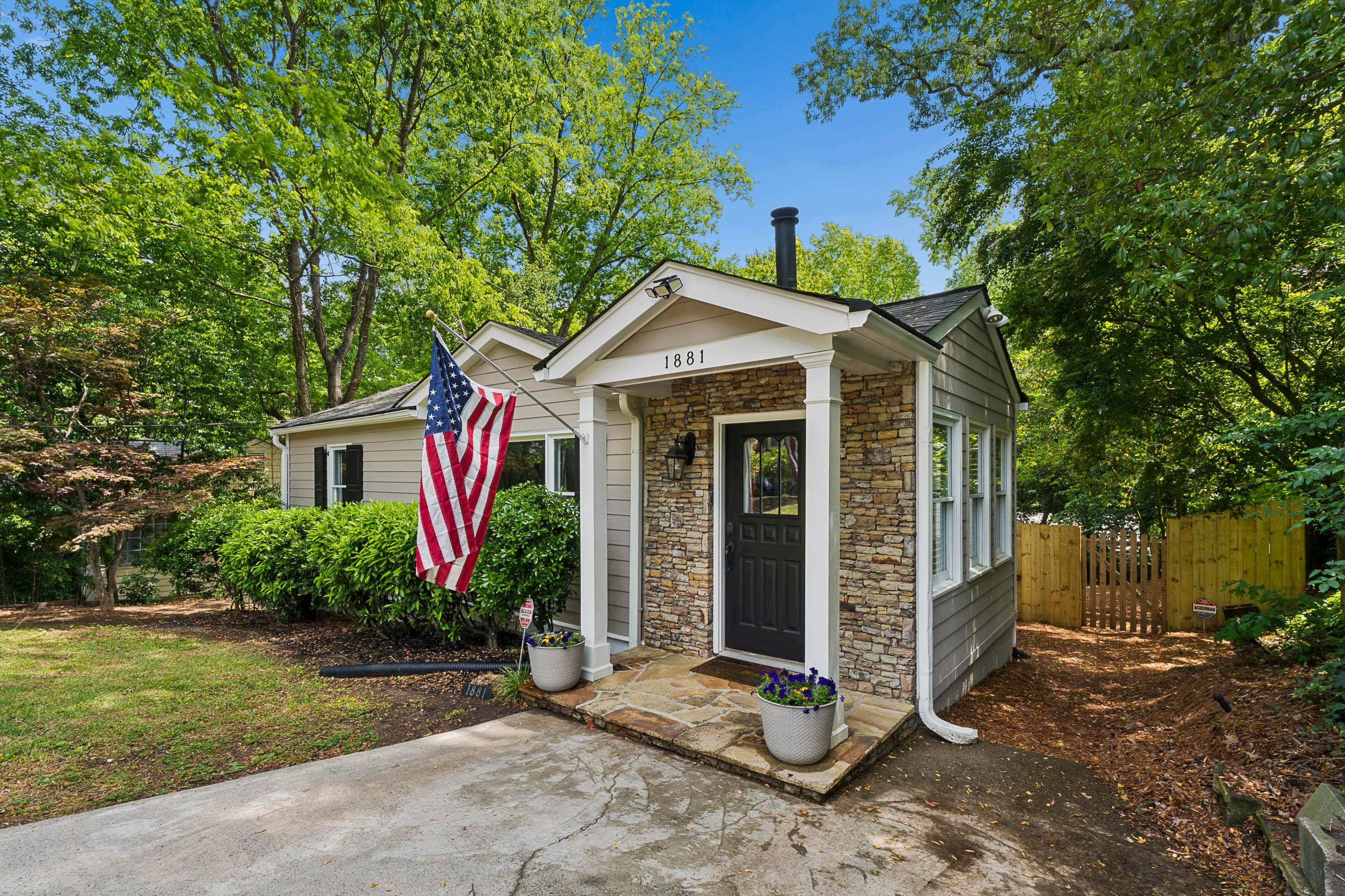  Charming Bungalow in Sought-After West Midtown - 物件實景