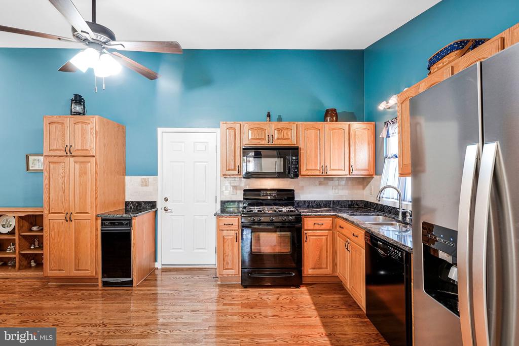 Burke, Virginia, 22015, United States, 3 Bedrooms Bedrooms, ,3 BathroomsBathrooms,Residential,For Sale,2049258
