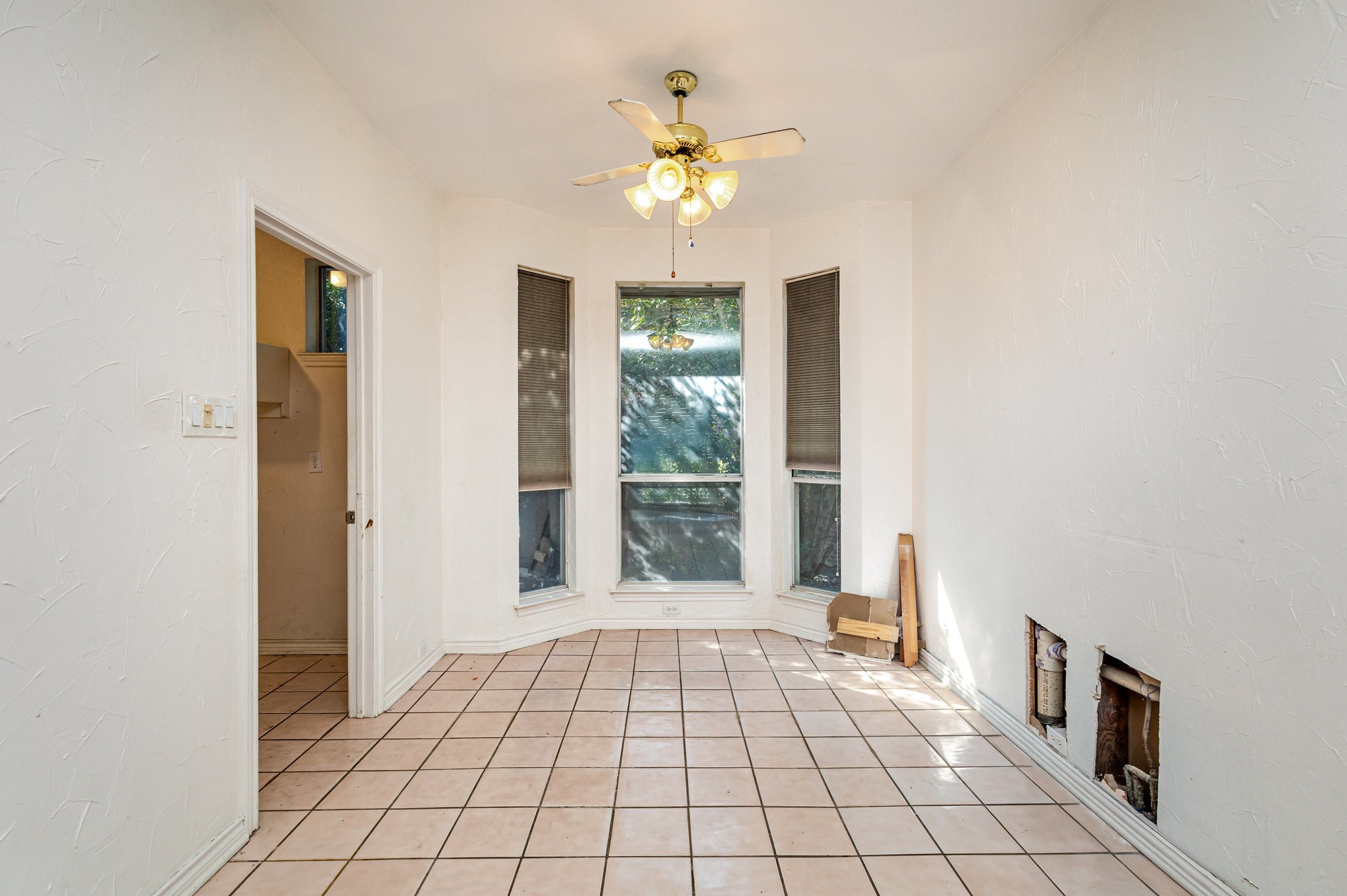 Carrollton, Texas, 75007, United States, 5 Bedrooms Bedrooms, ,3 BathroomsBathrooms,Residential,For Sale,1965546