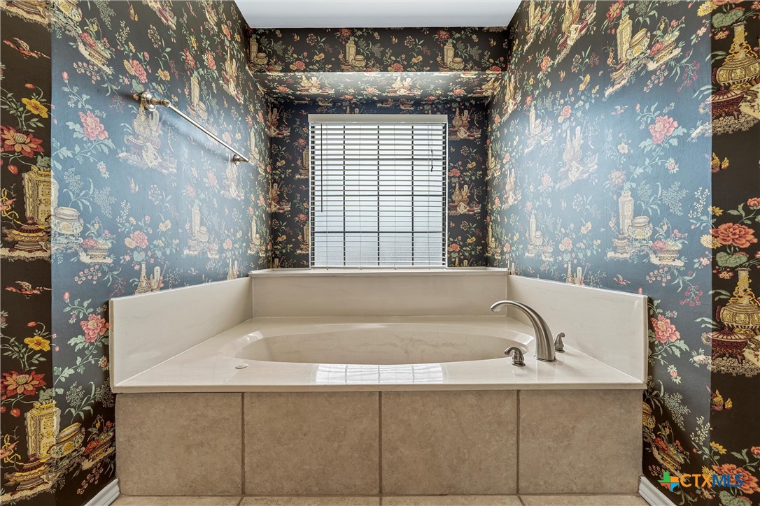 Woodway, Texas, 76712, United States, 5 Bedrooms Bedrooms, ,3 BathroomsBathrooms,Residential,For Sale,1988049