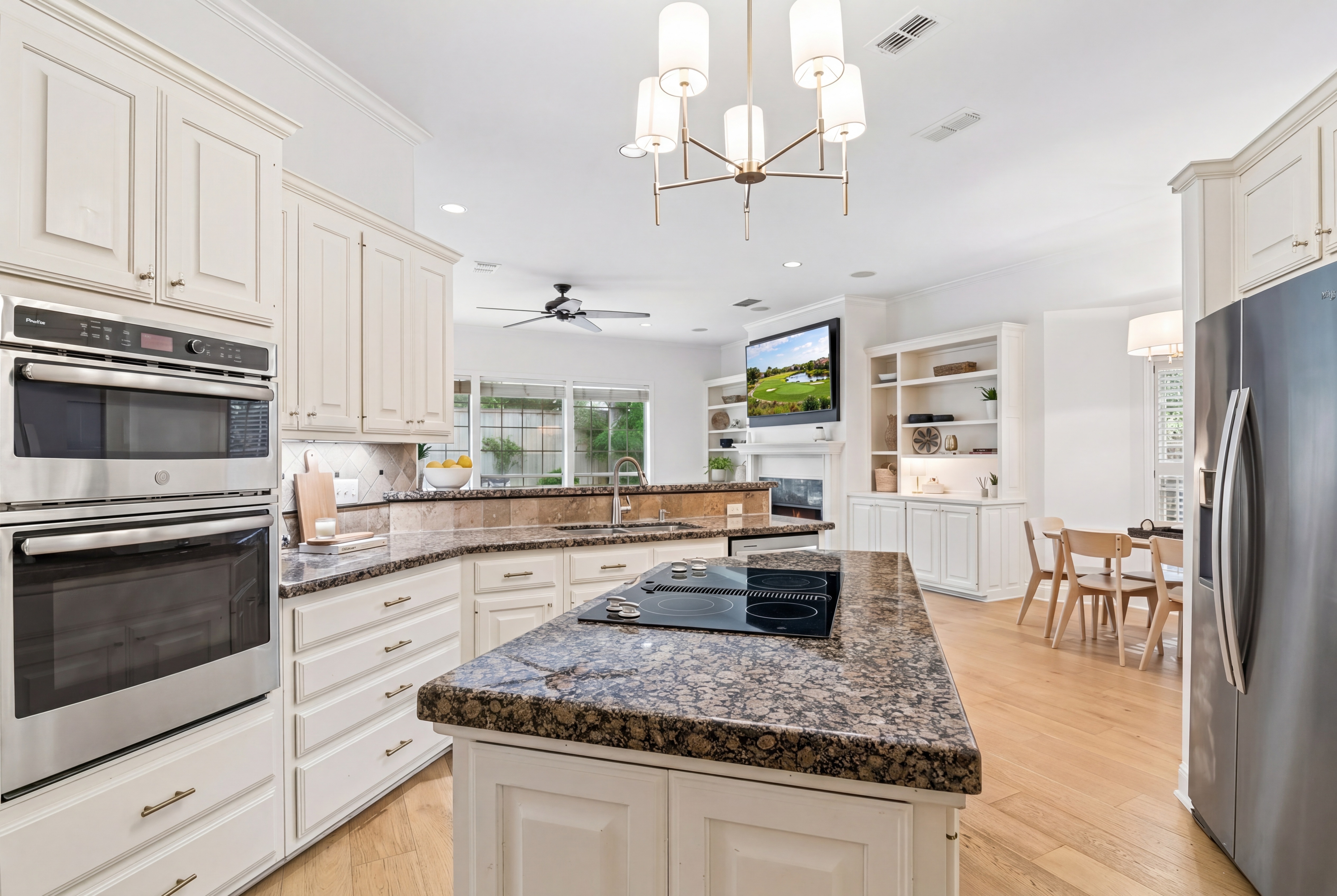  Elegant Deerfield Retreat with Resort-Style Backyard - 物件實景