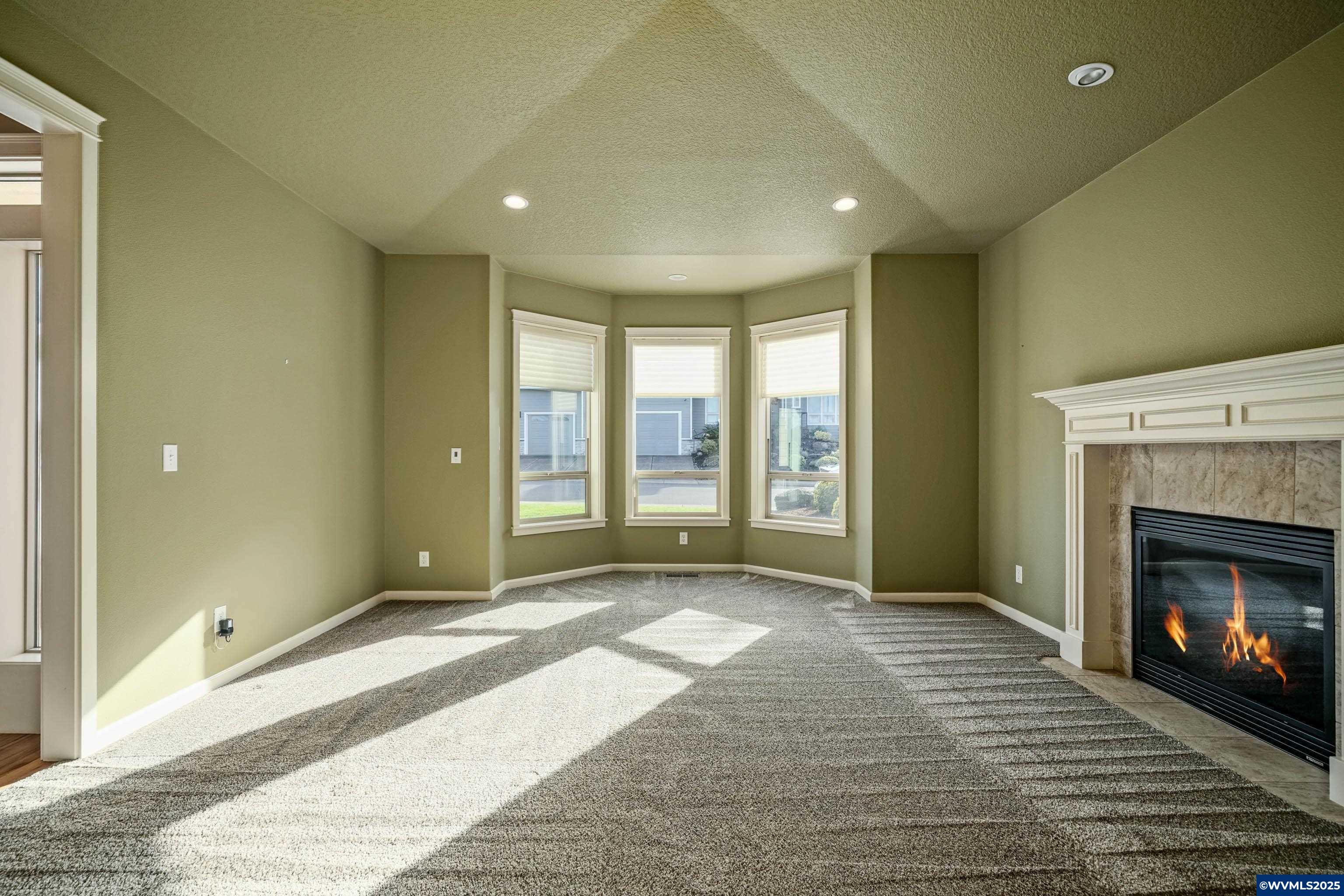 Salem, Oregon, 97306, United States, 3 Bedrooms Bedrooms, ,3 BathroomsBathrooms,Residential,For Sale,1989226