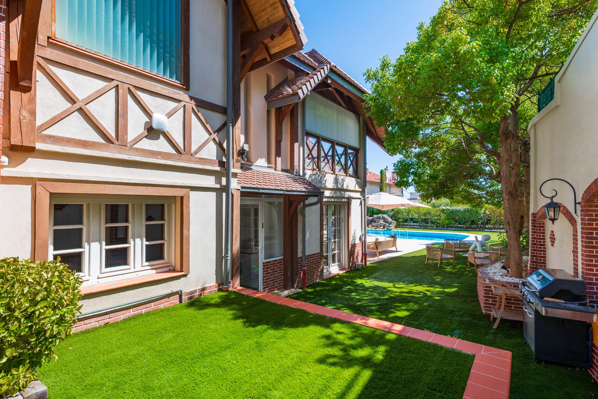  Cannes La Californie, six bedroom neo Norman residence with swimming pool - 物件實景