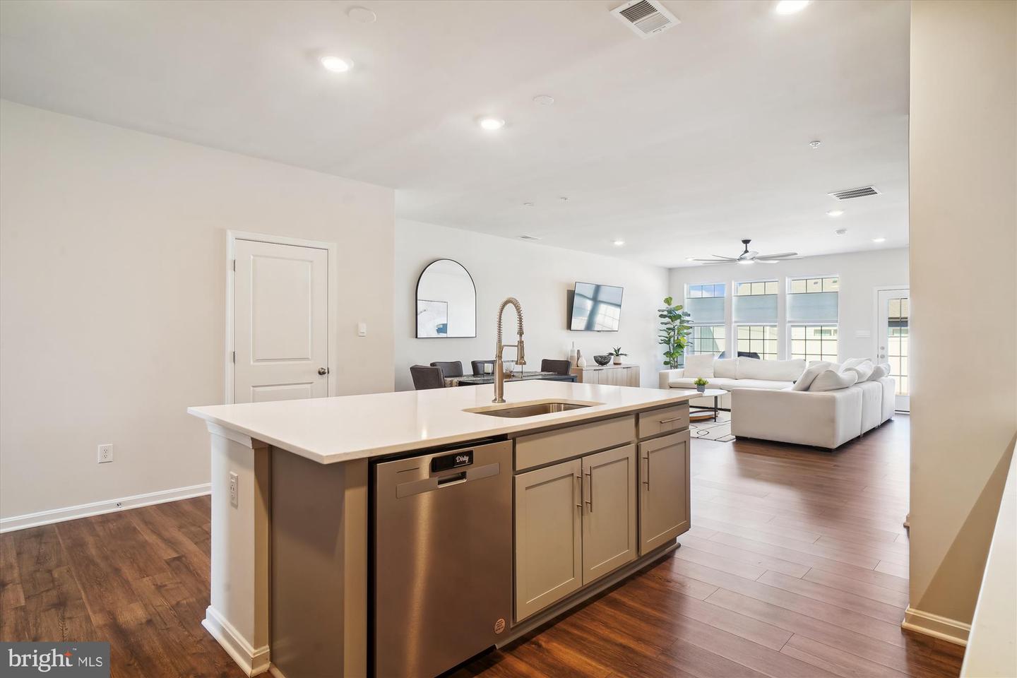 Frederick, Maryland, 21701, United States, 3 Bedrooms Bedrooms, ,4 BathroomsBathrooms,Residential,For Sale,1920033